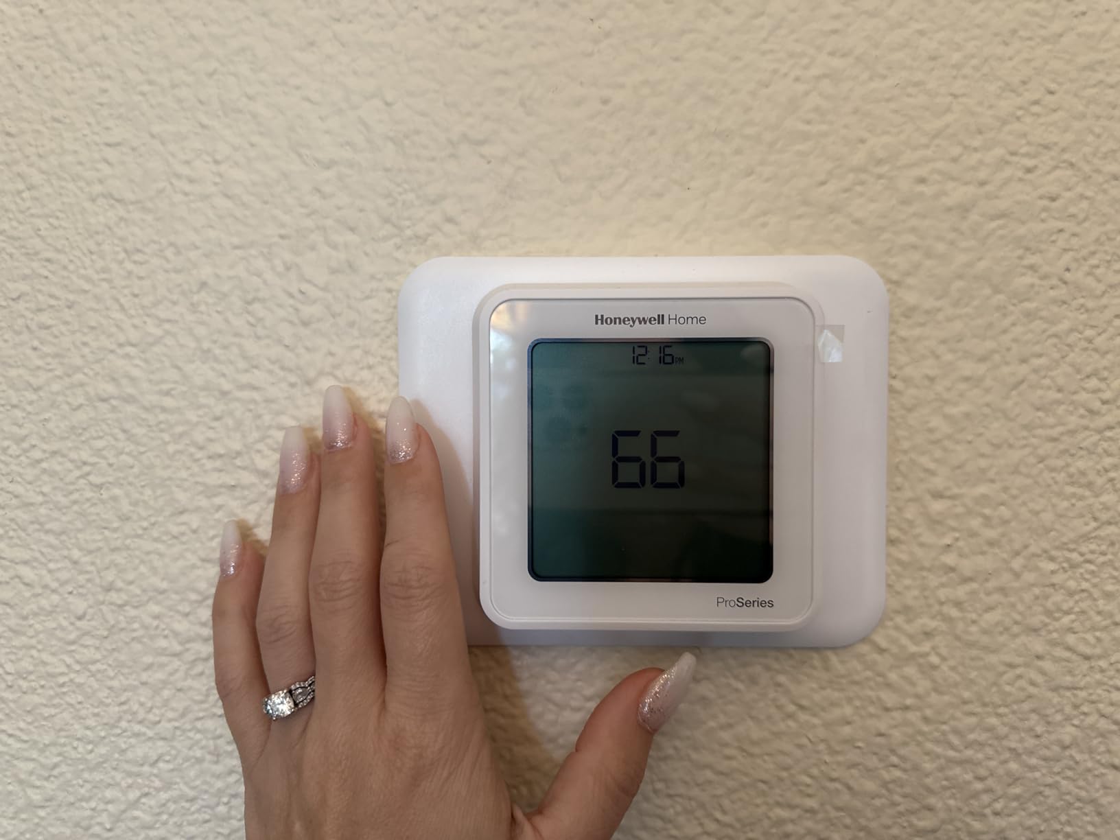 Honeywell TH6320WF2003 T6 Pro Smart Thermostat programmable with up to 3 Heat/2 Cool Heat Pump or 2 Heat/2 Cool Conventional with Extended 5-Year Warranty customer photo 1