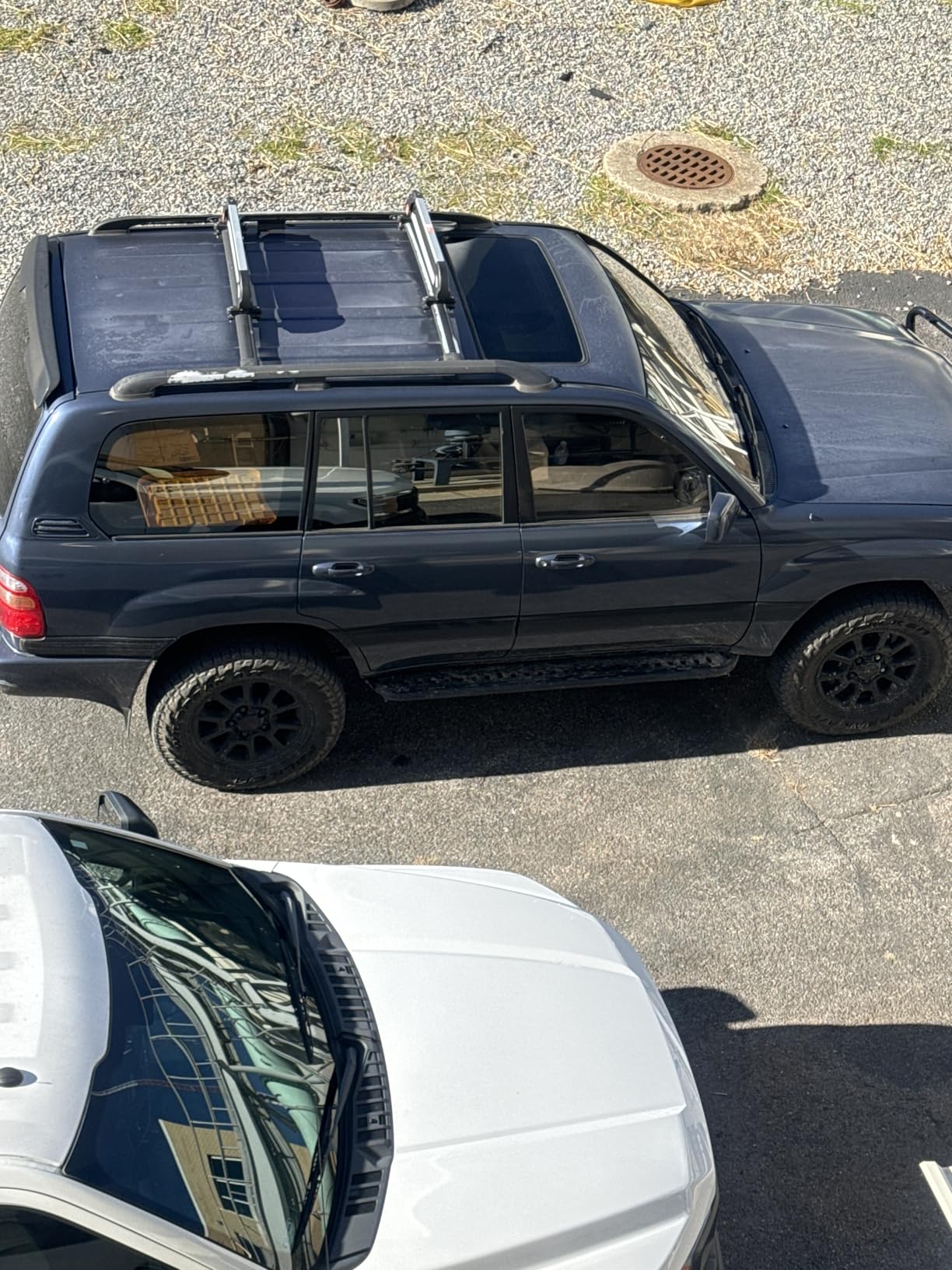 VEVOR Universal Car Roof Rack - Fit Most Crossbars, Carry up to 6 Pairs of Skis or 4 Snowboards, Aluminum Snowboard Ski Rack with Lock & Rubber Padding customer photo 1
