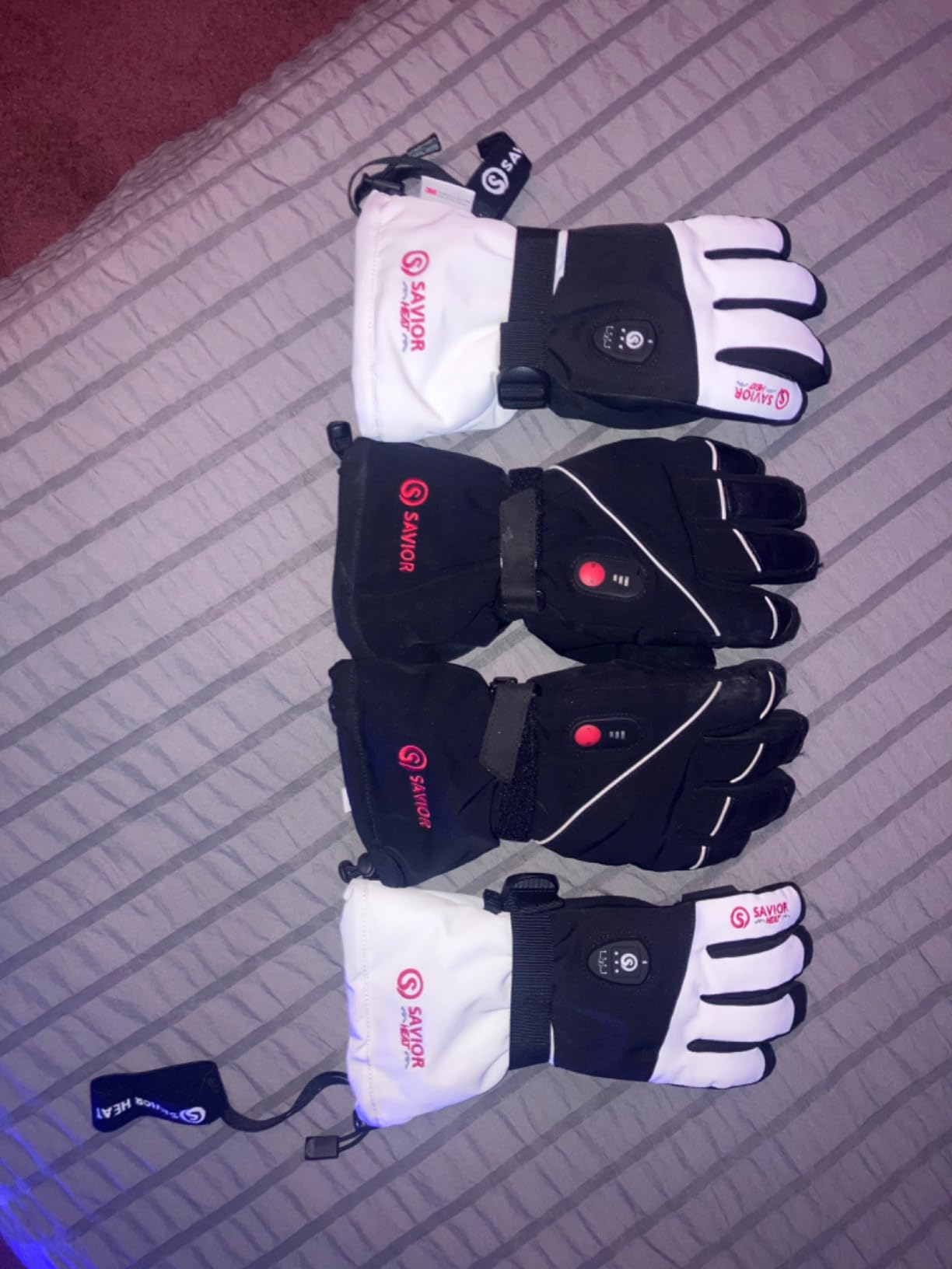 SAVIOR HEAT Heated Ski Gloves 2.0 for Men Women 7.4V 3000mAh Fast Charging Electric Rechargable Batteries 3M Thinsulate Waterproof Touchscreen Bluetooth App Snowboarding Ice Skating Gloves customer photo 1