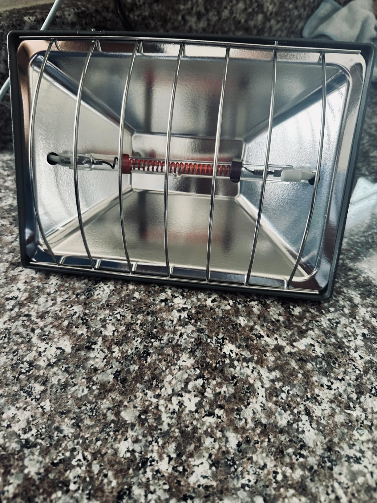 400W Heat Lamp, UL Passed Brooder Heating Plate & Carbon Fiber Bulb Chicken Coop with Adjustable Temp & Hanging Height for Livestock Pet Supplies customer photo 1