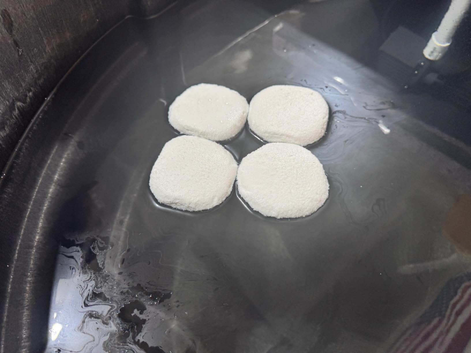 Oil Absorbing Sponge for Cold Plunge or Ice-Bath, Removes Oils and Lotions, Prevents Scum and Foam Build-Up, Extends Water Freshness, Reusable Washable Cleaner Ball, 4-Pack customer photo 2