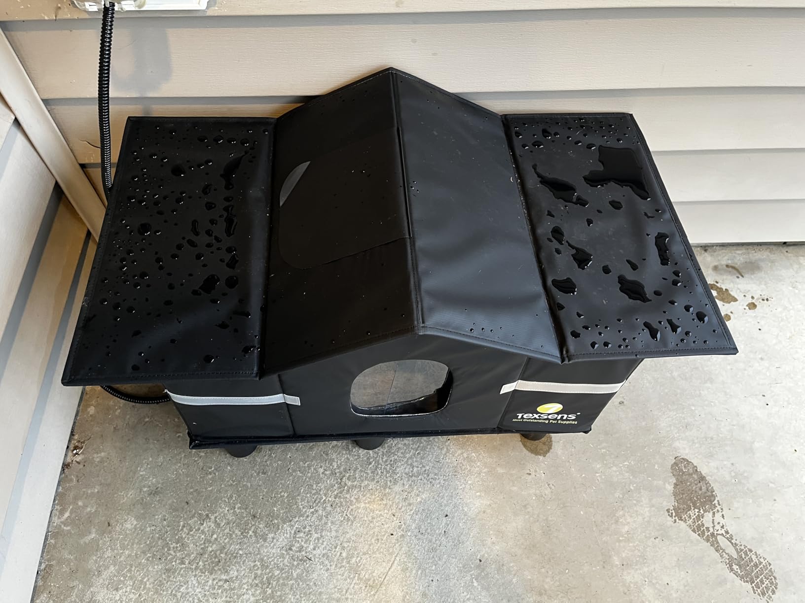 Texsens Heated Cat House for Outside - Weatherproof Large Outdoor Cat Shelter with Roof Window & Cozy Cushion - Ideal for Stray/Feral Cats customer photo 1