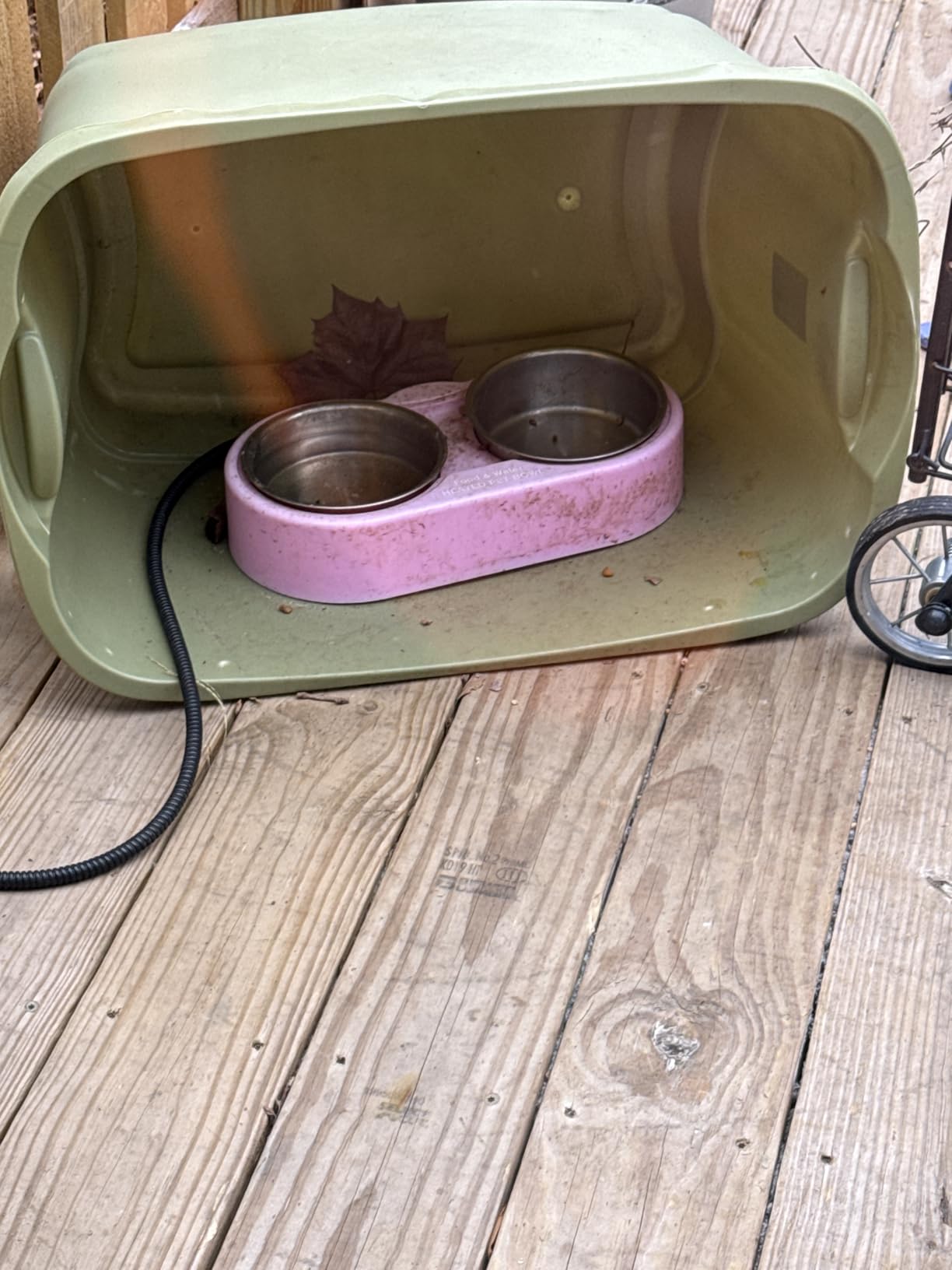 Heated Water Bowl for Dog & Cat, Outdoor Indoor Heated Pet Bowl with 2 Stainless Steel Bowl 48 OZ Large Capacity Provide Non Freezing Water & Food in Winter Double Heated Sink customer photo 1