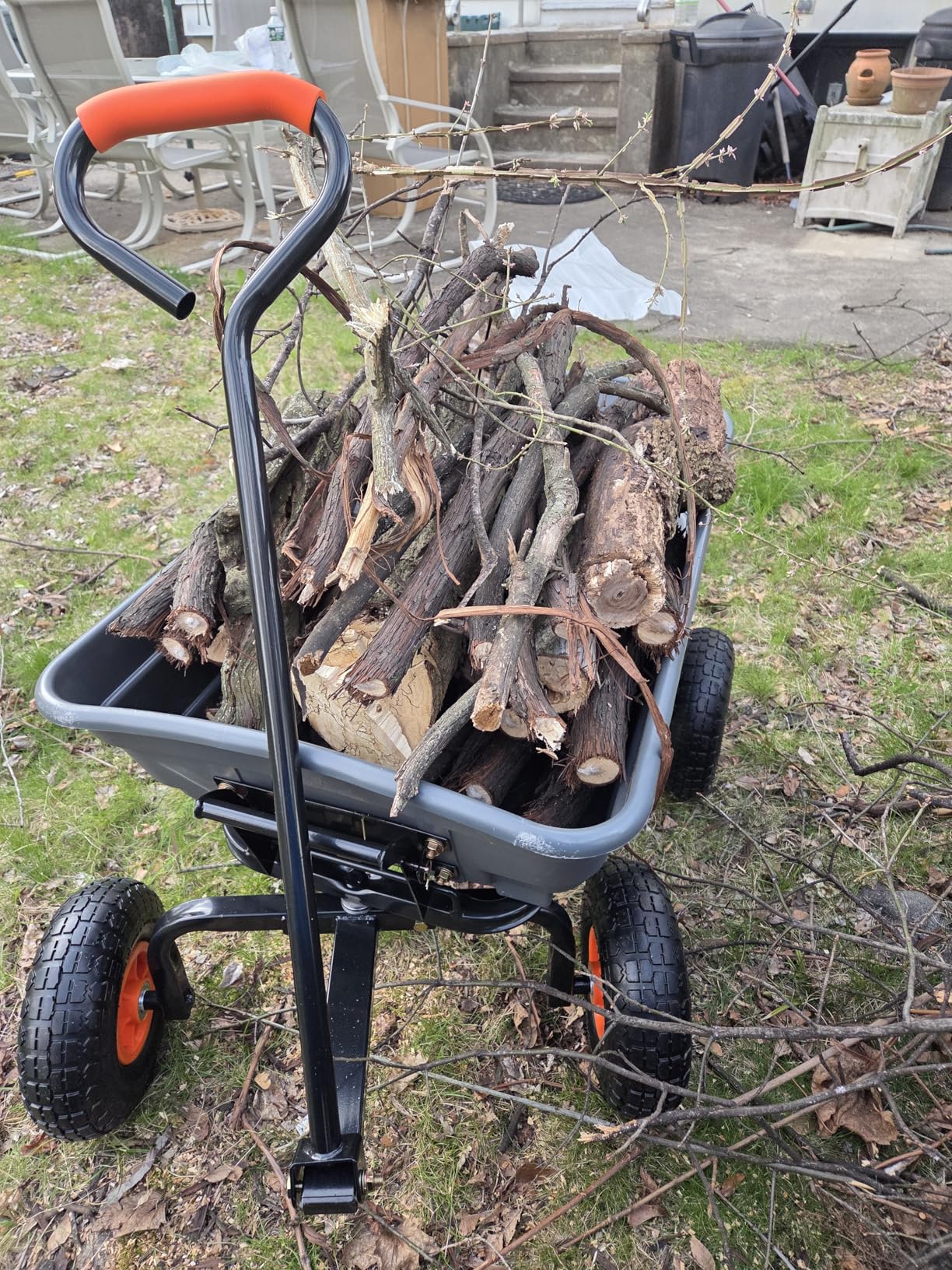 VEVOR 4 Cu.Ft. 600lbs Poly Garden Dump Cart, Heavy Duty 4 Wheel Wheelbarrow Yard Cart customer photo 2