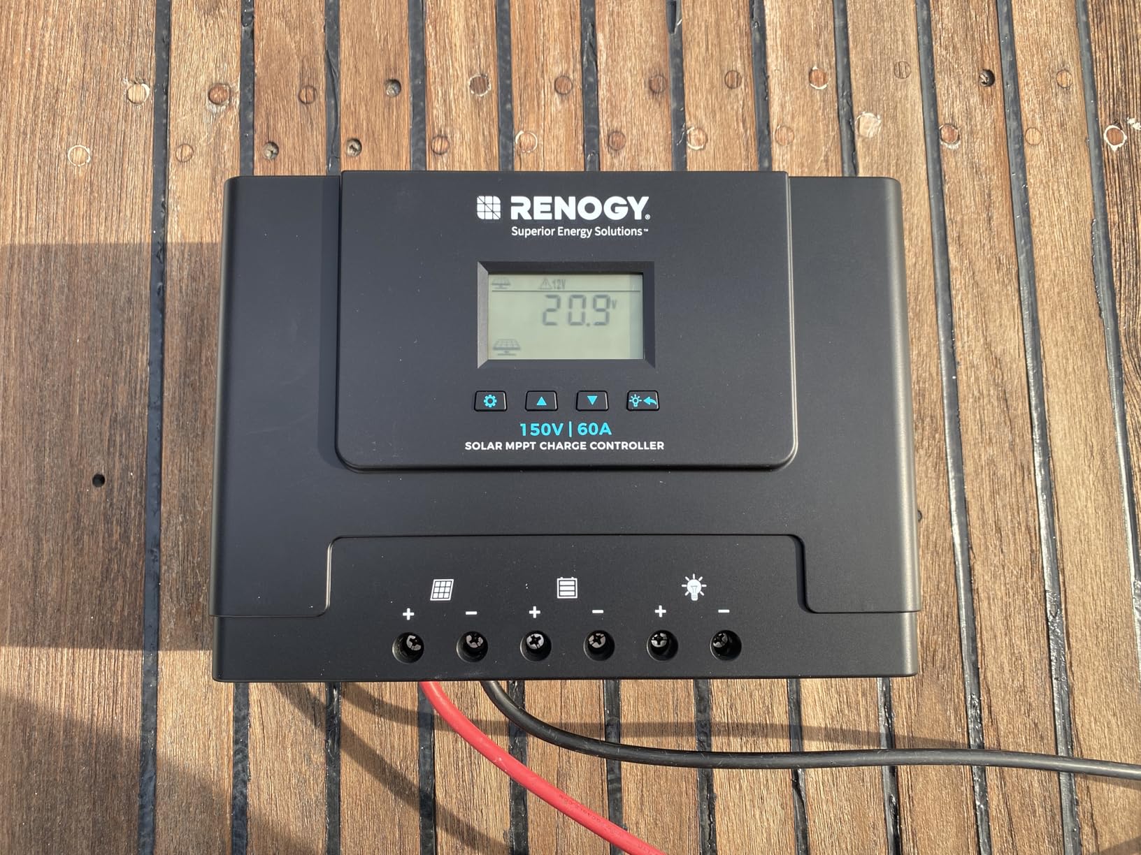 Renogy 60A MPPT Solar Charge Controller 12V/24V/36V/48V Auto, 150V Maximum Solar Input, Compatible with Lithium AGM Gel Batteries, Rover Lite 60A customer photo 1