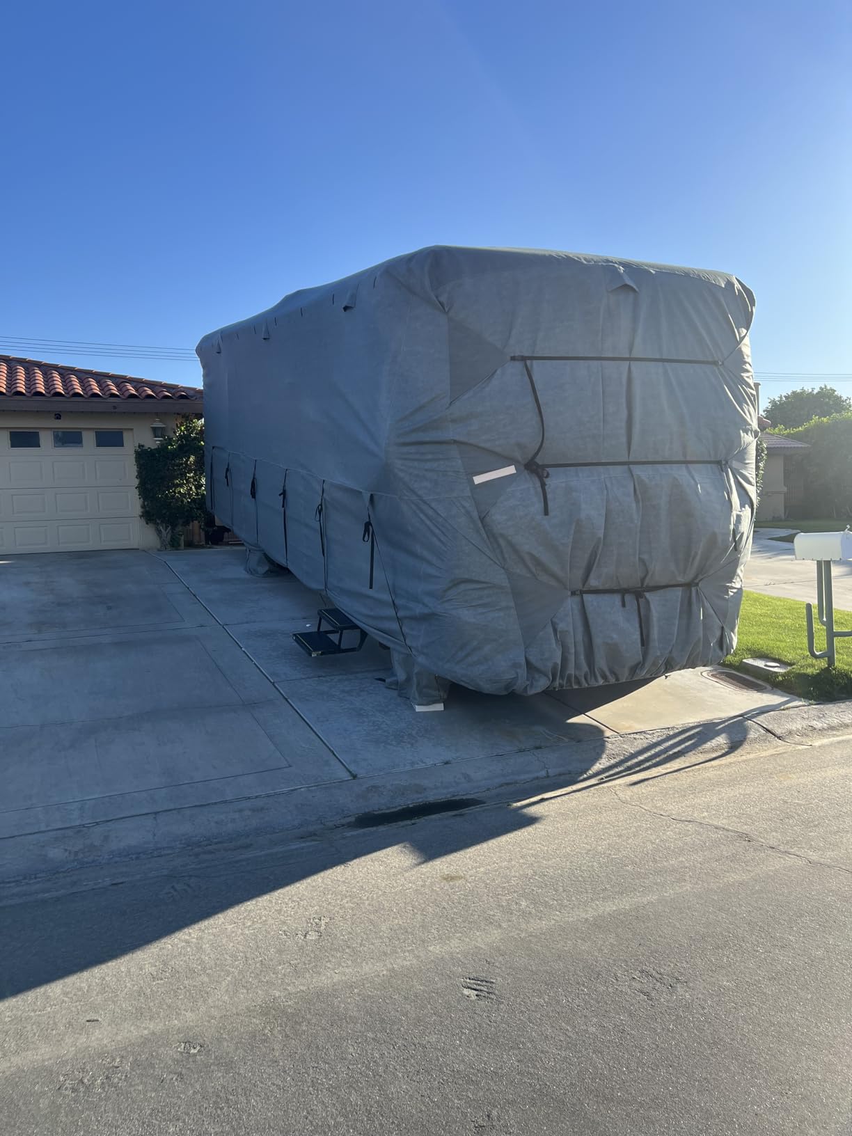 Mofeez Class A RV Cover, Heavy Duty Camper Cover 37-40ft, Extra-Thick 7 Layer Windproof Anti-UV Rip-Stop Class A Motorhome Cover with 2Pcs Extra Straps, 6 Gutter Covers & 4 Tire Covers customer photo 1