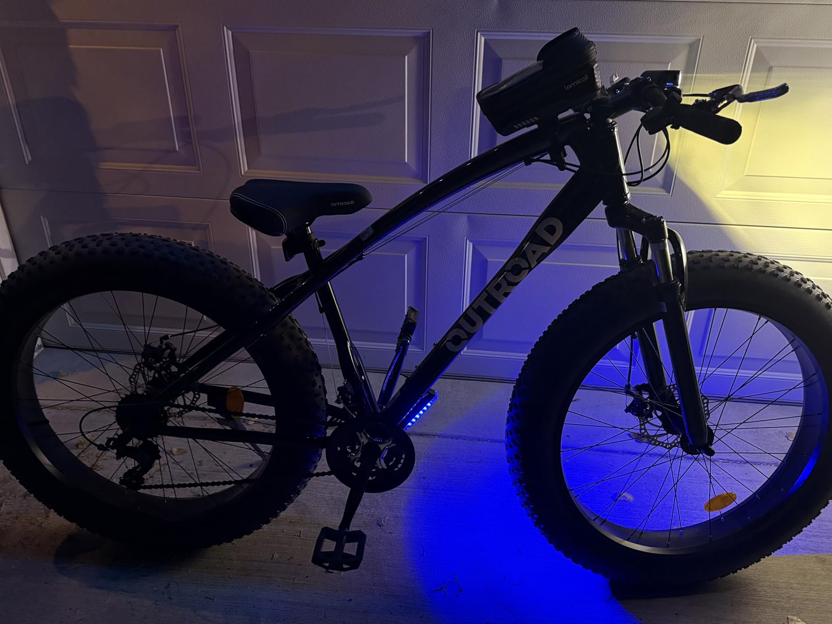 Betterland Outdoor 26 Inch Wheels Fat Tire Mountain Bike, 21-Speed Bicycle with Dual Front Suspension, High Carbon Steel Frame with Double Disc Brake and Anti-Slip Bicycle for Adults customer photo 2