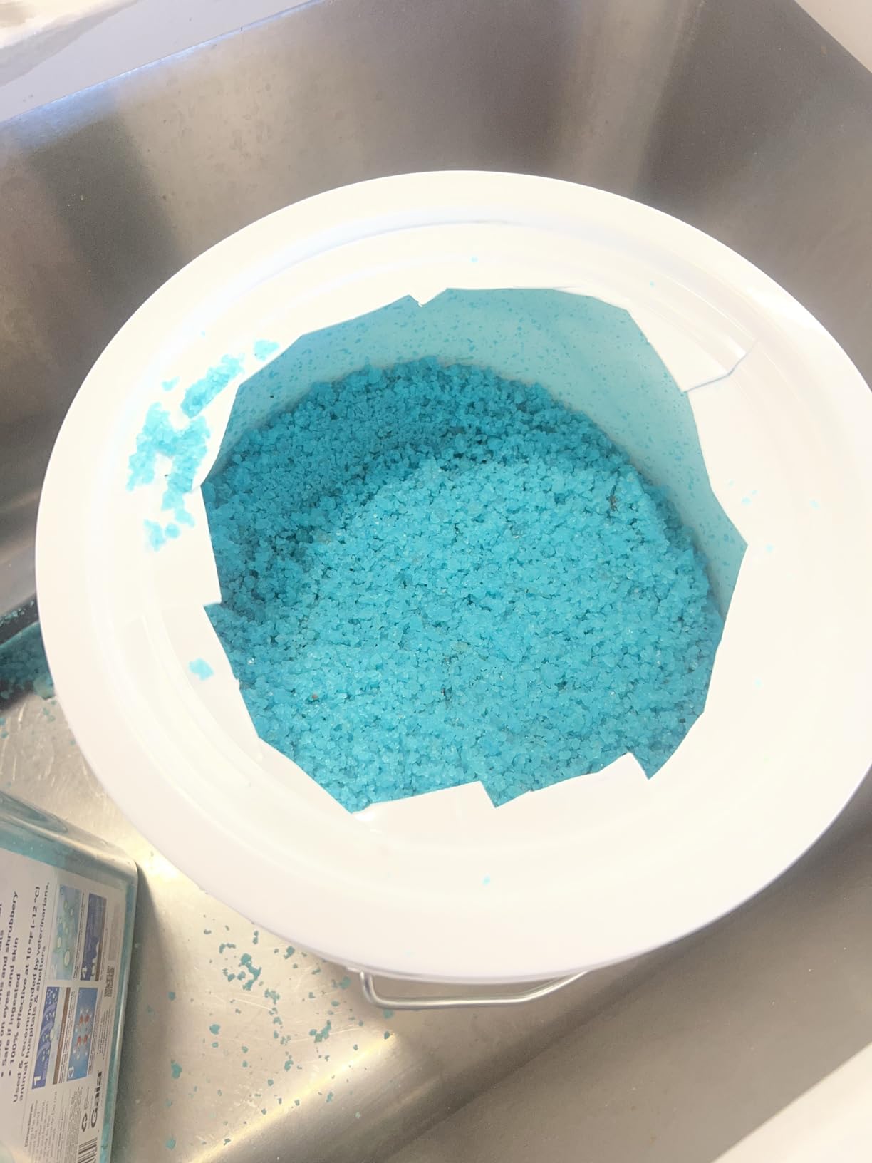 Maple99 Pet Safe Ice Melt Safe for Concrete -18 lb Snow Salt Ice Melt Pet Friendly, Green Salt for Snow and Ice Removal, Sidewalk Salt, Driveway Salt, Snow Melt is Effective Up to -5 customer photo 1