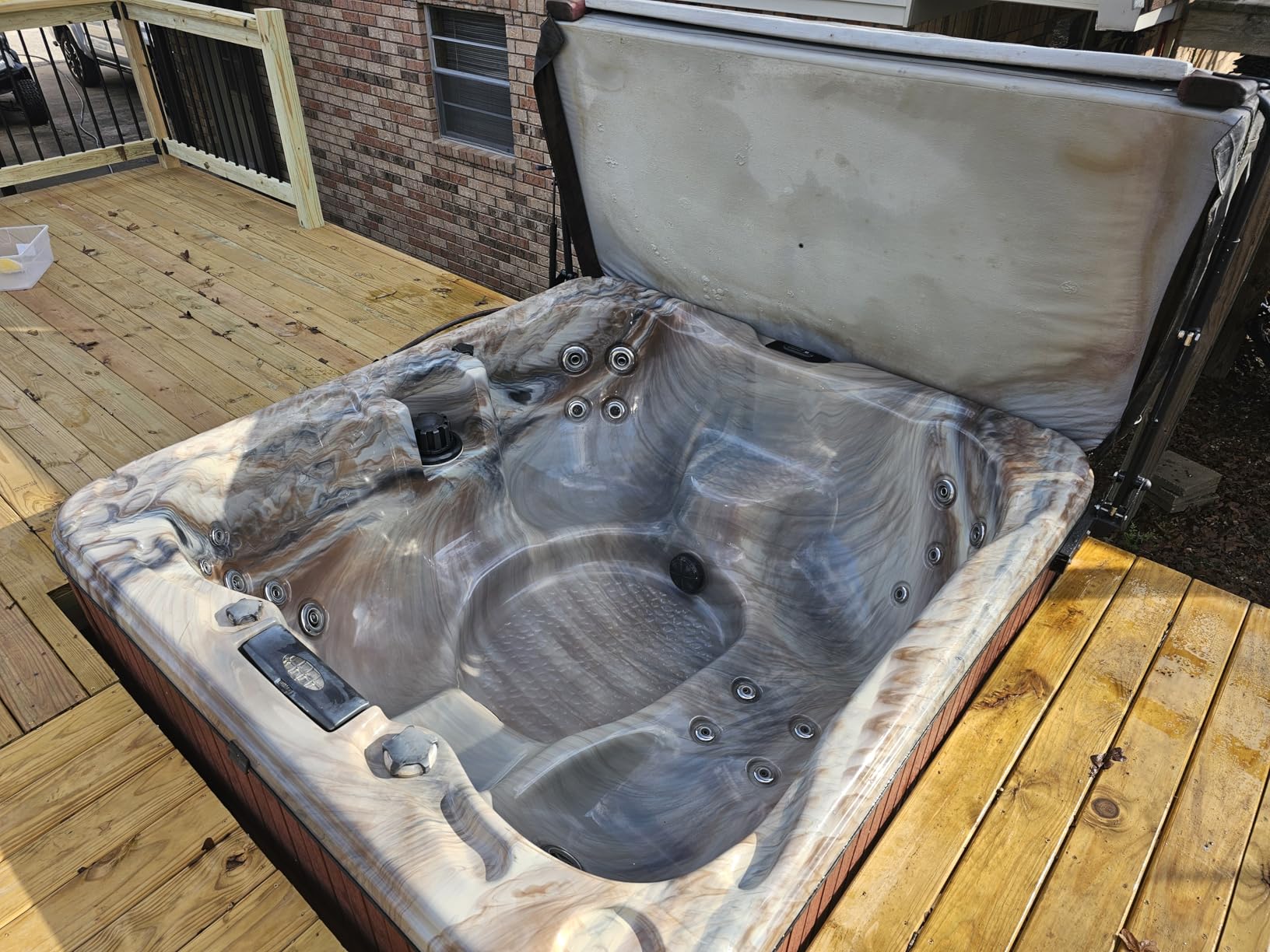 VEVOR Hydraulic Spa Cover Lift, Hot Tub Cover Lift, Adjustable Width from 69 in to 96.5 in, Mounts on Both
Top Sides, Compatible with Various Sizes of Rectangular Bathtubs, Hot Tubs and Spas customer photo 1