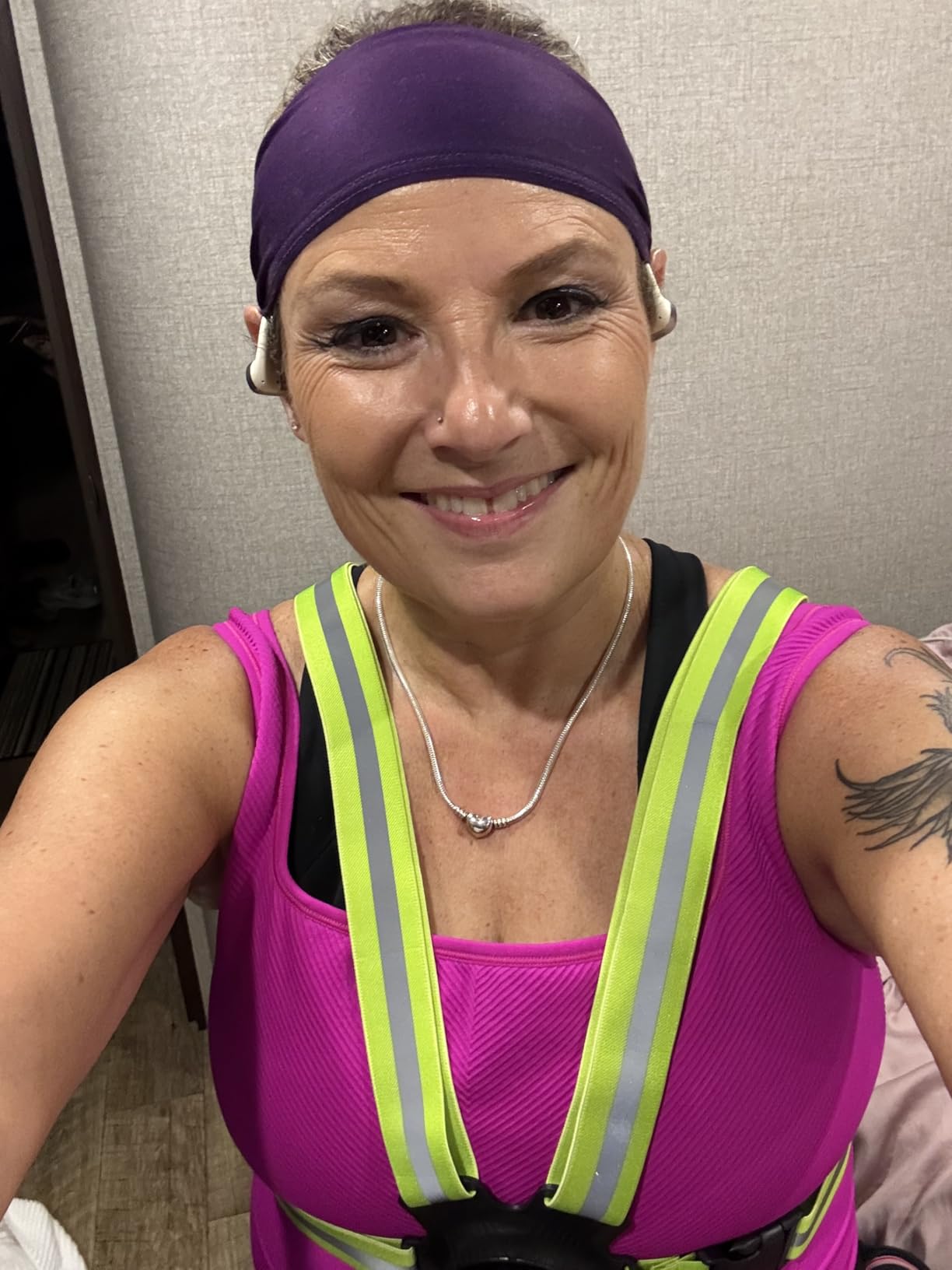 Viccux 500LM High-Visibility Running Lights for Runners, Adjustable 45 Degree Beam & 360 Degree Reflective Vest, IPX4 Waterproof Running Vest Light for Night Walking/Cycling/Jogging, 3.5-20Hrs Runtime customer photo 2