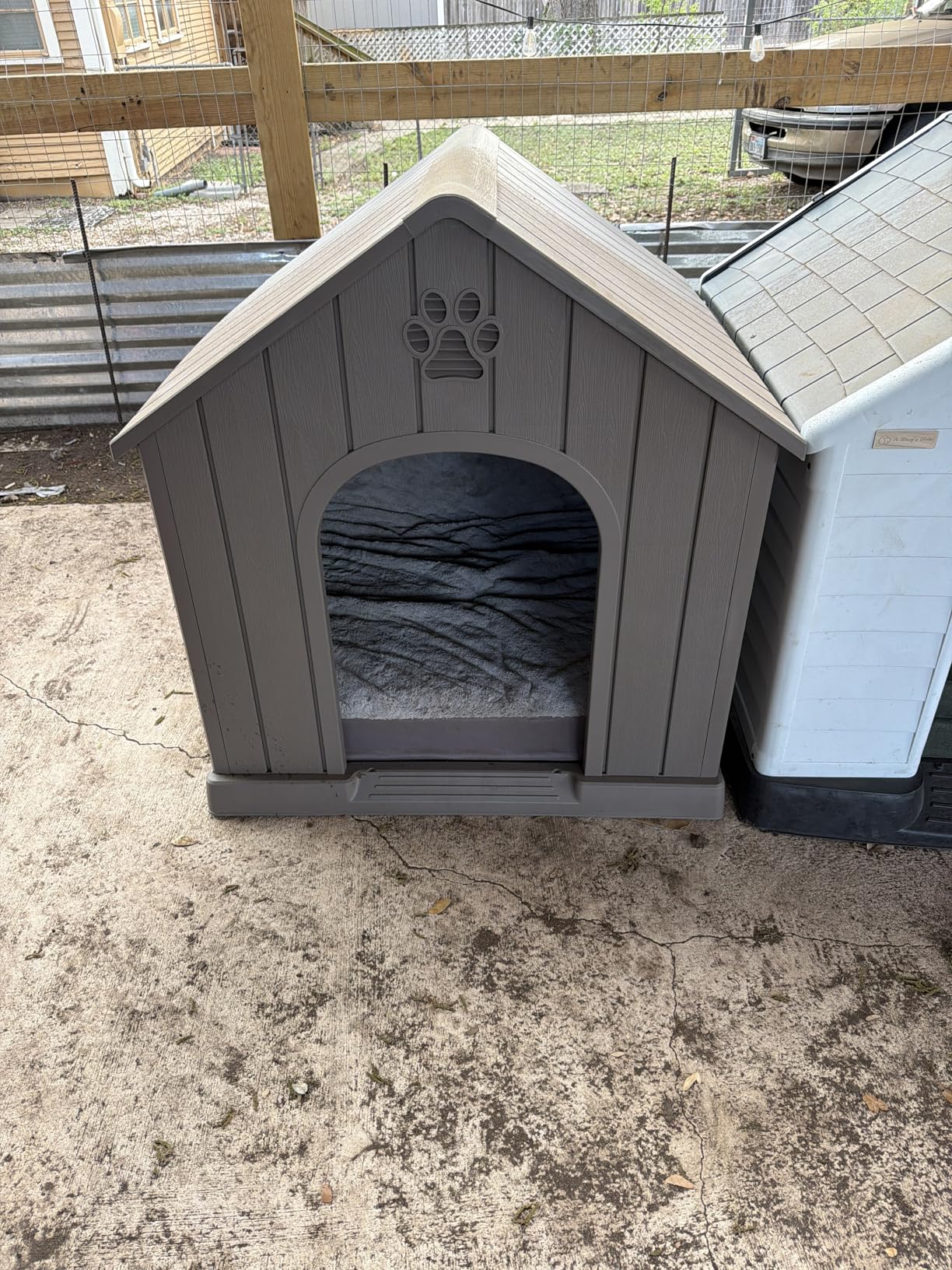 Fancyango Large Dog House Outdoor Indoor for Medium Large Dogs, Sturdy Plastic Waterproof Doghouse with Air Vents and Elevated Floor, Easy Clean and Assemble (Blue, 36.2''L×38''W×38''H) customer photo 1