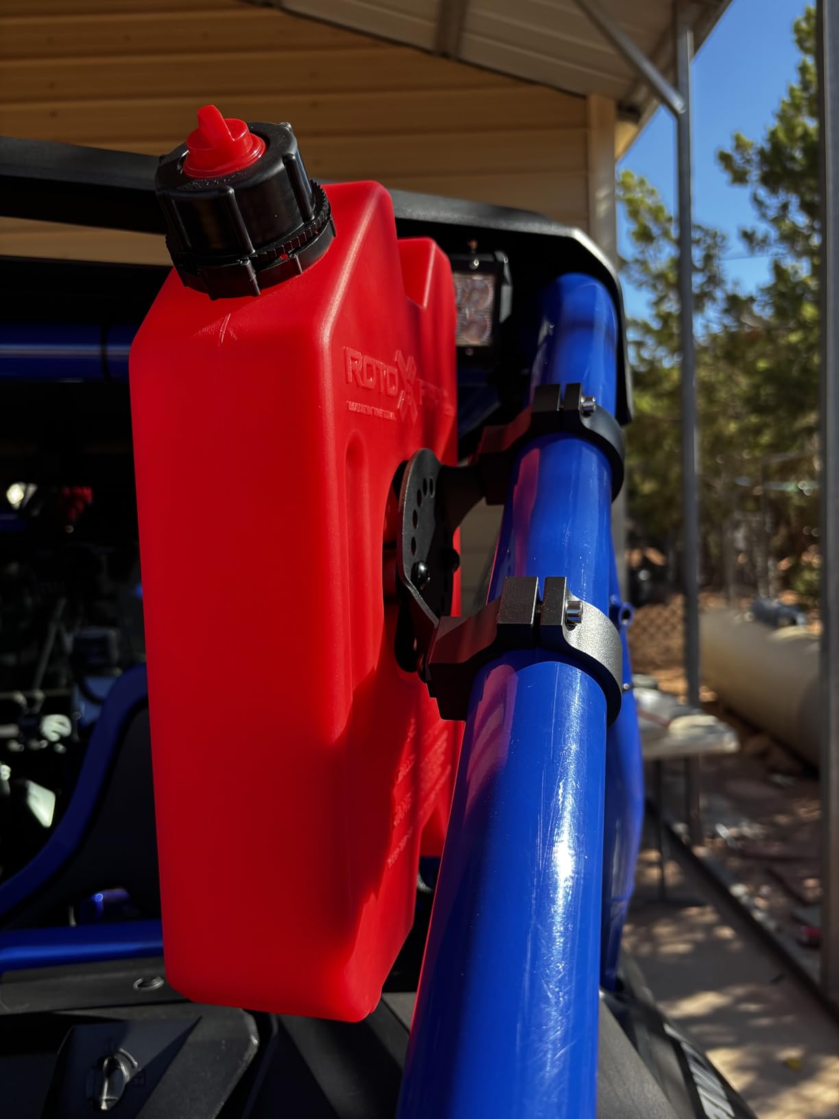 Chelhead UTV Gas Can Roll Bar Pack Mount with Key Lock for 1'' 1.5'' 1.75'' 2'' Roll Cage Compatible with Gasoline Pack & Water Pack Fuelpax Standard Pack customer photo 2