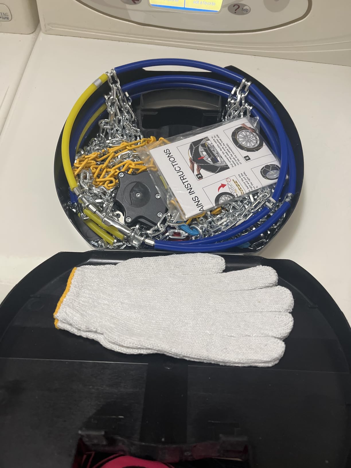 Auto Tightening Snow Chains for Car, SUV & Pickup Trucks - 1-Min Quick Install, Reusable Emergency Tire Chains for Snow & Ice Traction - Set of 2 (HKN140) customer photo 1