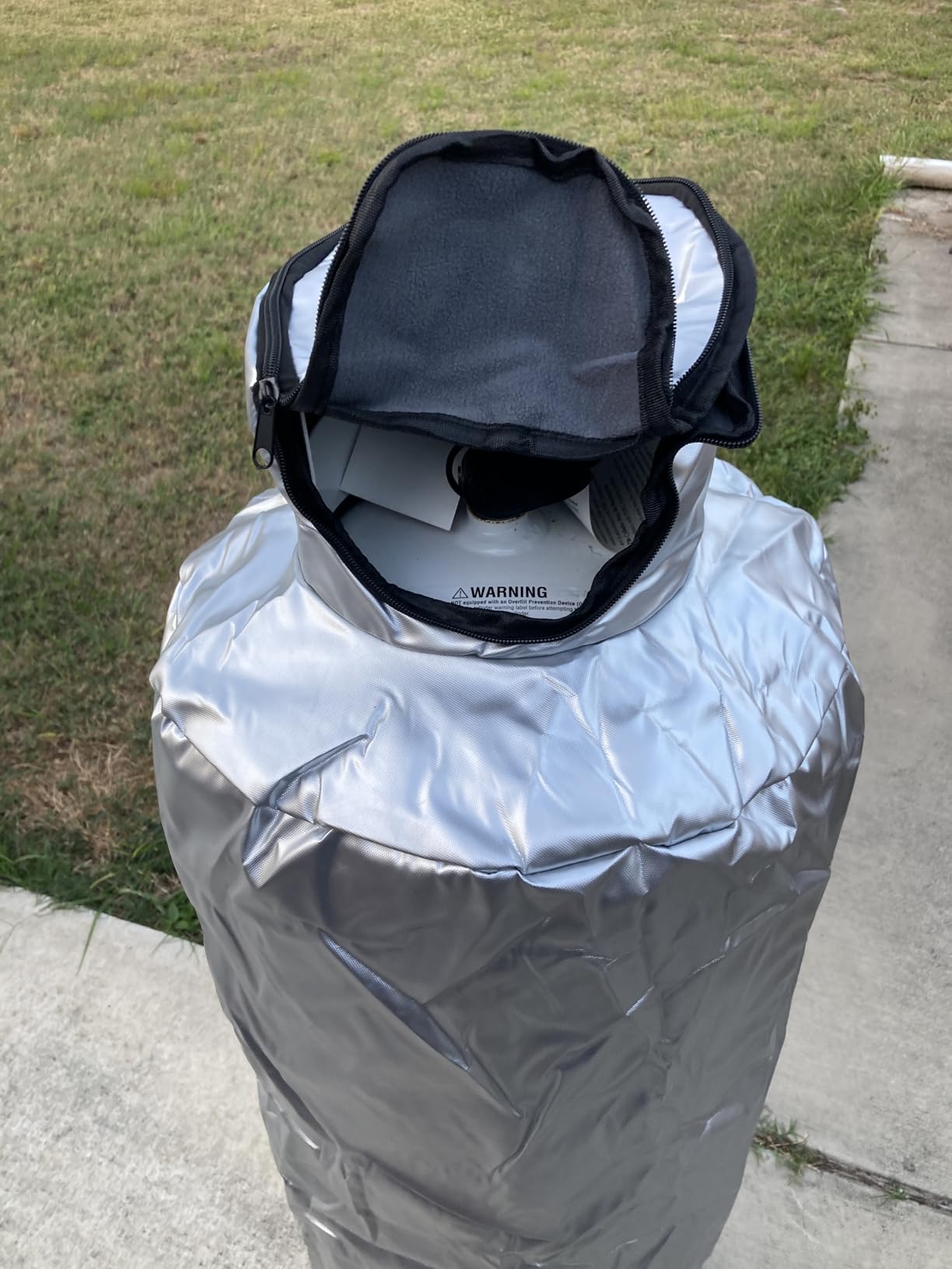 Geelin 40lb Propane Tank Winter Cover Thickened Built-in Anti-Freezing Felt Openable Top Waterproof, Dustproof, UV Resistant and Frost Resistant Propane Gas Can Protection Covers for Tank Protection customer photo 2