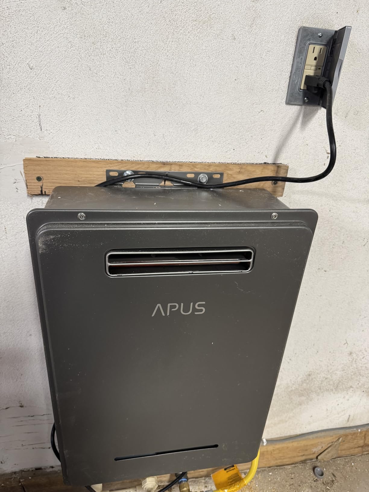 APUS Tankless Water Heater Propane Gas, Up to 4.42 GPM, Indoor Hot Water Heater, 95,000 BTU on Demand Instant Hot Water Heaters with Smart Digital Display, Space Gray customer photo 2