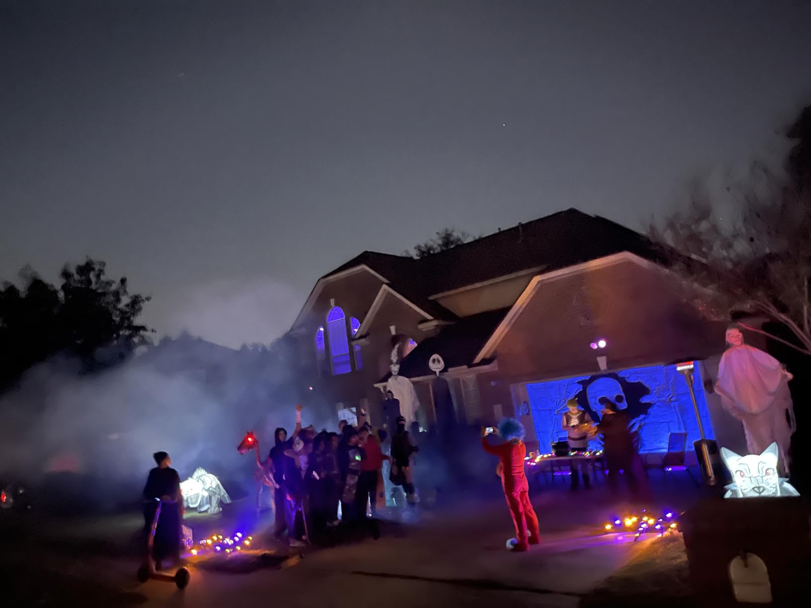 Fog Machine Outdoor Halloween, 1500W 20000CFM Smoke Machine with LED Lights, 2L Tank, 13 Colors & 4 Light Modes, Dual Wireless Remotes, Ideal for Indoor Parties, Stages, Weddings, DJ, Events customer photo 1