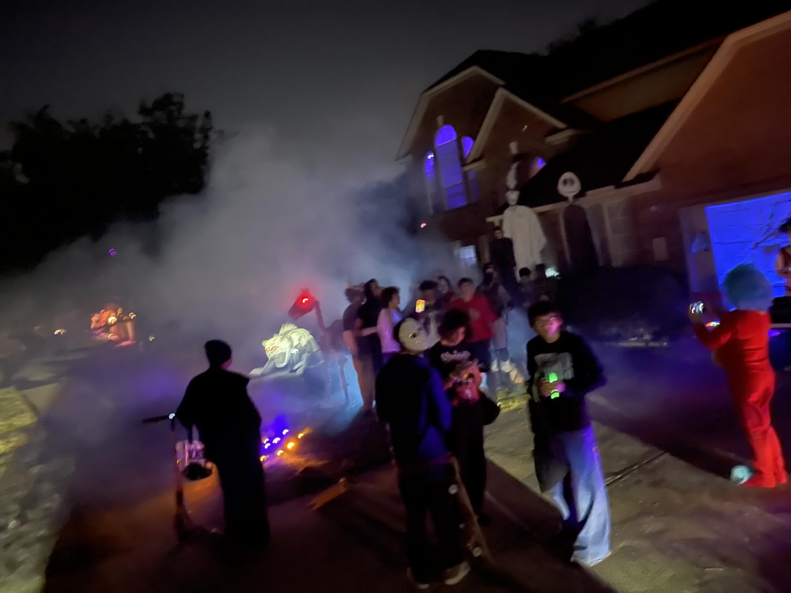 Fog Machine Outdoor Halloween, 1500W 20000CFM Smoke Machine with LED Lights, 2L Tank, 13 Colors & 4 Light Modes, Dual Wireless Remotes, Ideal for Indoor Parties, Stages, Weddings, DJ, Events customer photo 2