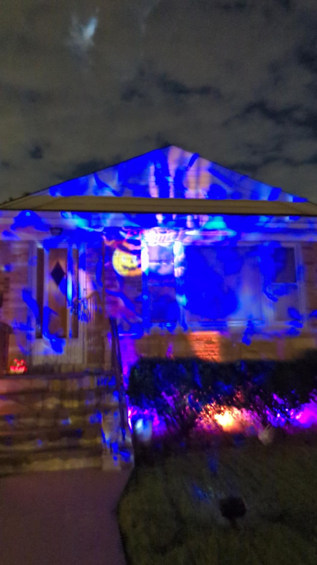 Govee Outdoor Decoration Projector Light, Upgraded LED Snowflake Projector, 180 Degree Rotation, 20 HD Effects and 58 Scene Modes with App Control, IP67 Compatible with Alexa, Google Assistant, Matter customer photo 2