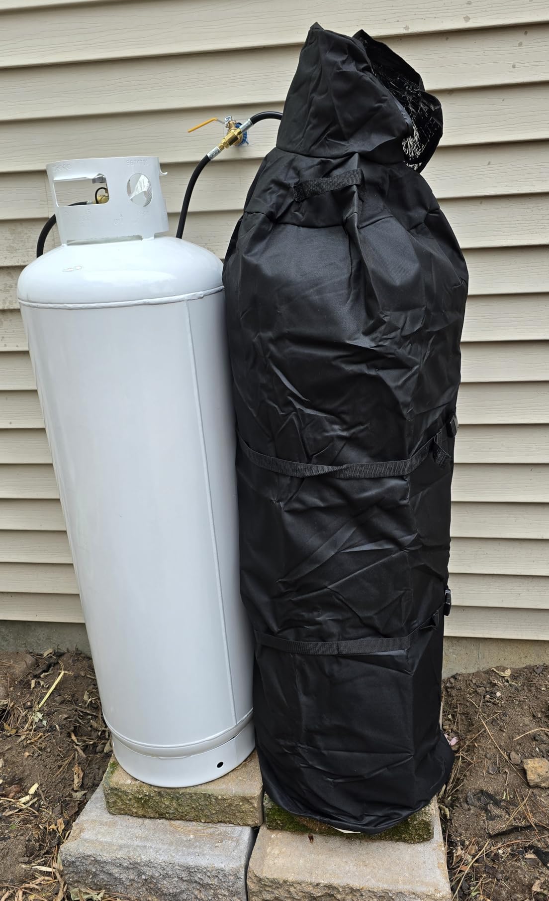 100 lb Propane Tank Cover, 600D Heavy-Duty 3 Layer Insulated Propane Tank Cover, Frost-Proof and UV-Resistant, with Top Opening Design and Waterproof Zipper, Black customer photo 1
