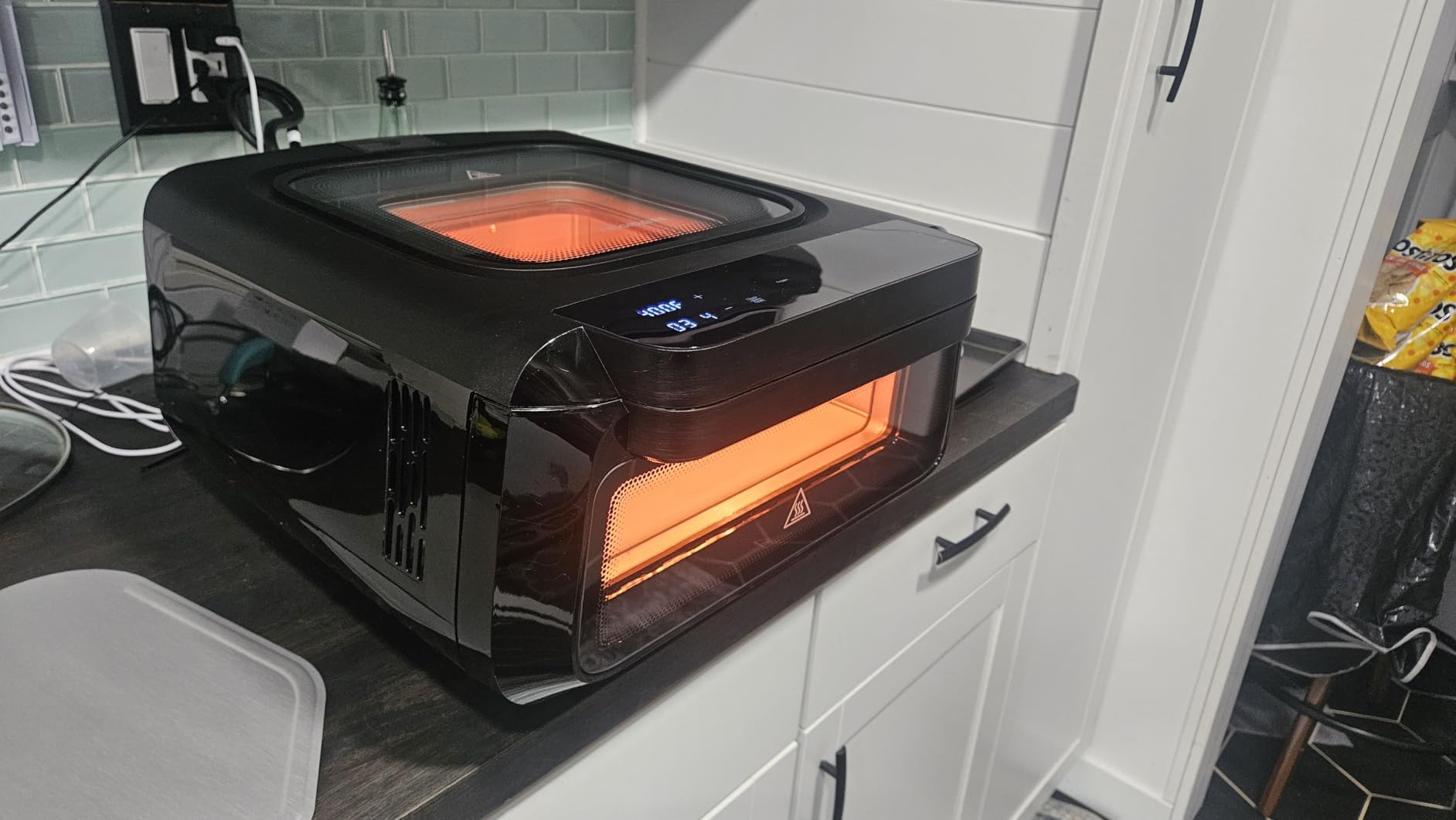 Frigidaire Electric Indoor Pizza Oven - Reach Temperatures of 700F - Stone Bake 12 inch Pizzas in Minutes - Portable Countertop Oven with Air Fry and Bake. Peel Included Model FRPO100B customer photo 2