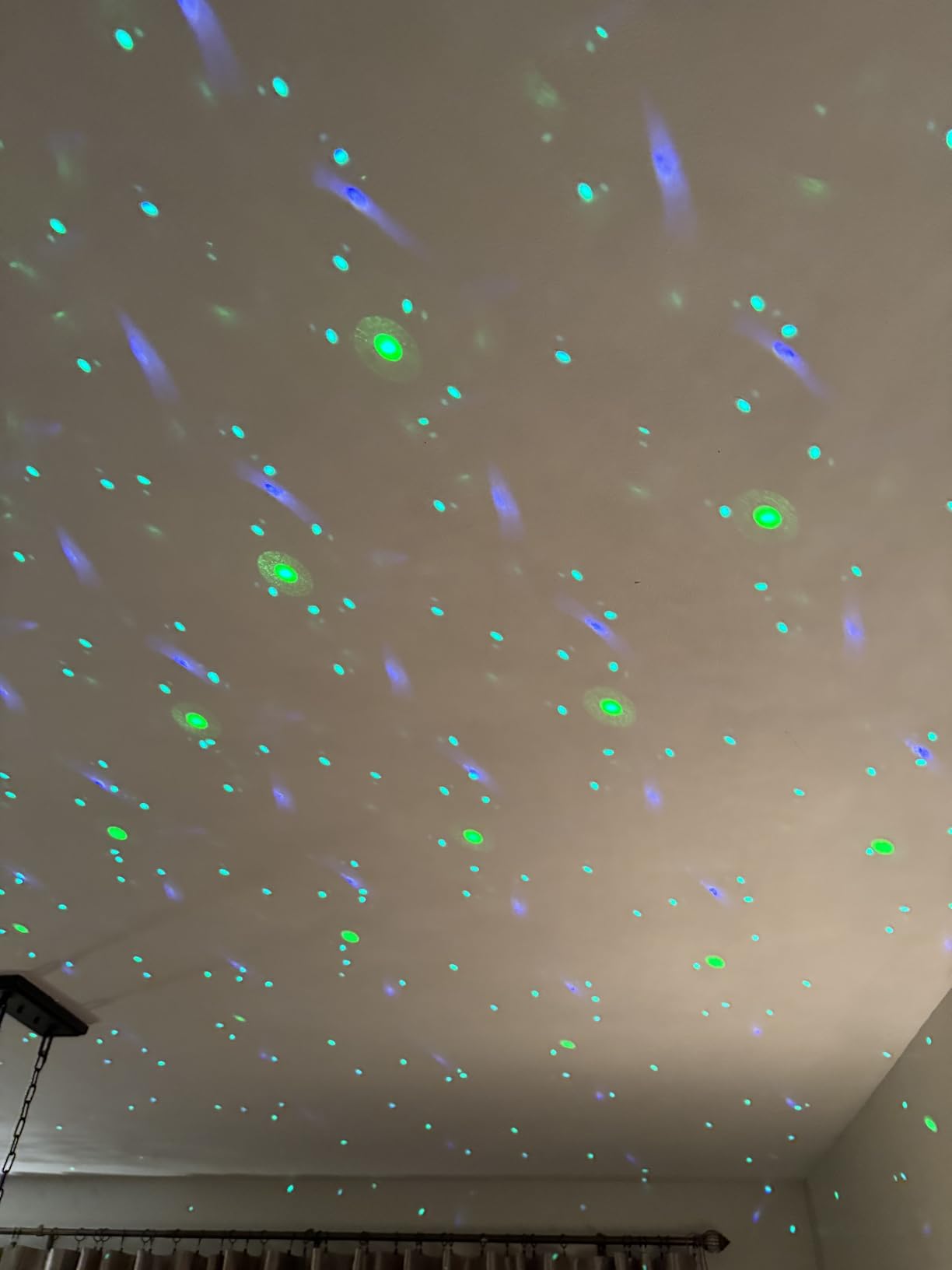 AIRIVO Outdoor Star Laser Projector, App & Remote Control 7 Colors Motion Smart Firefly Lights Christmas Snowflake Projector, 8 Lighting Effects customer photo 2