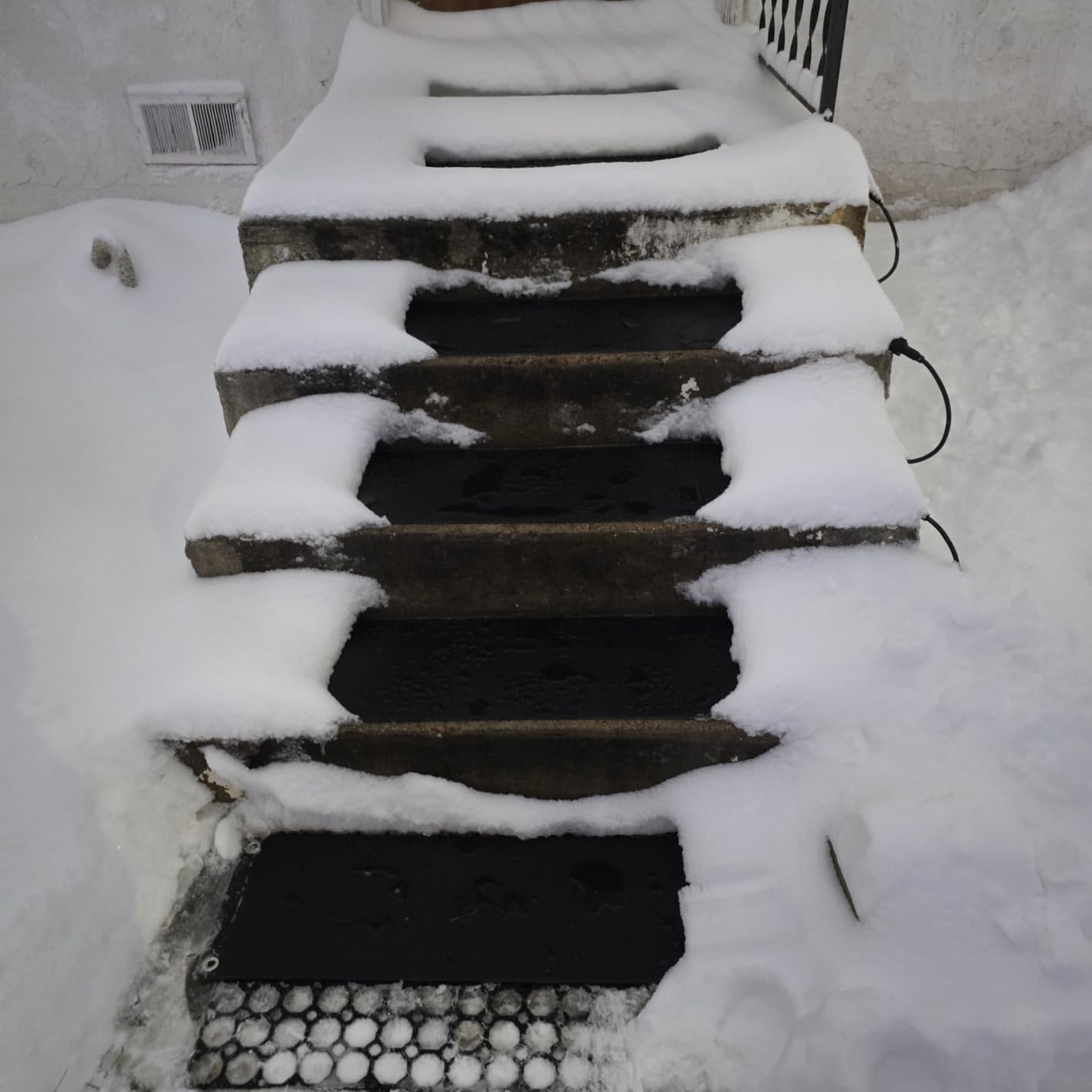3PCS Heated Snow Melting Mats 10 x 30, Upgraded Anti-Slip Electric Snow Walkway Outdoor Mats, Winter Ice Heat Rubber Mat for Stairs Steps Floor customer photo 2