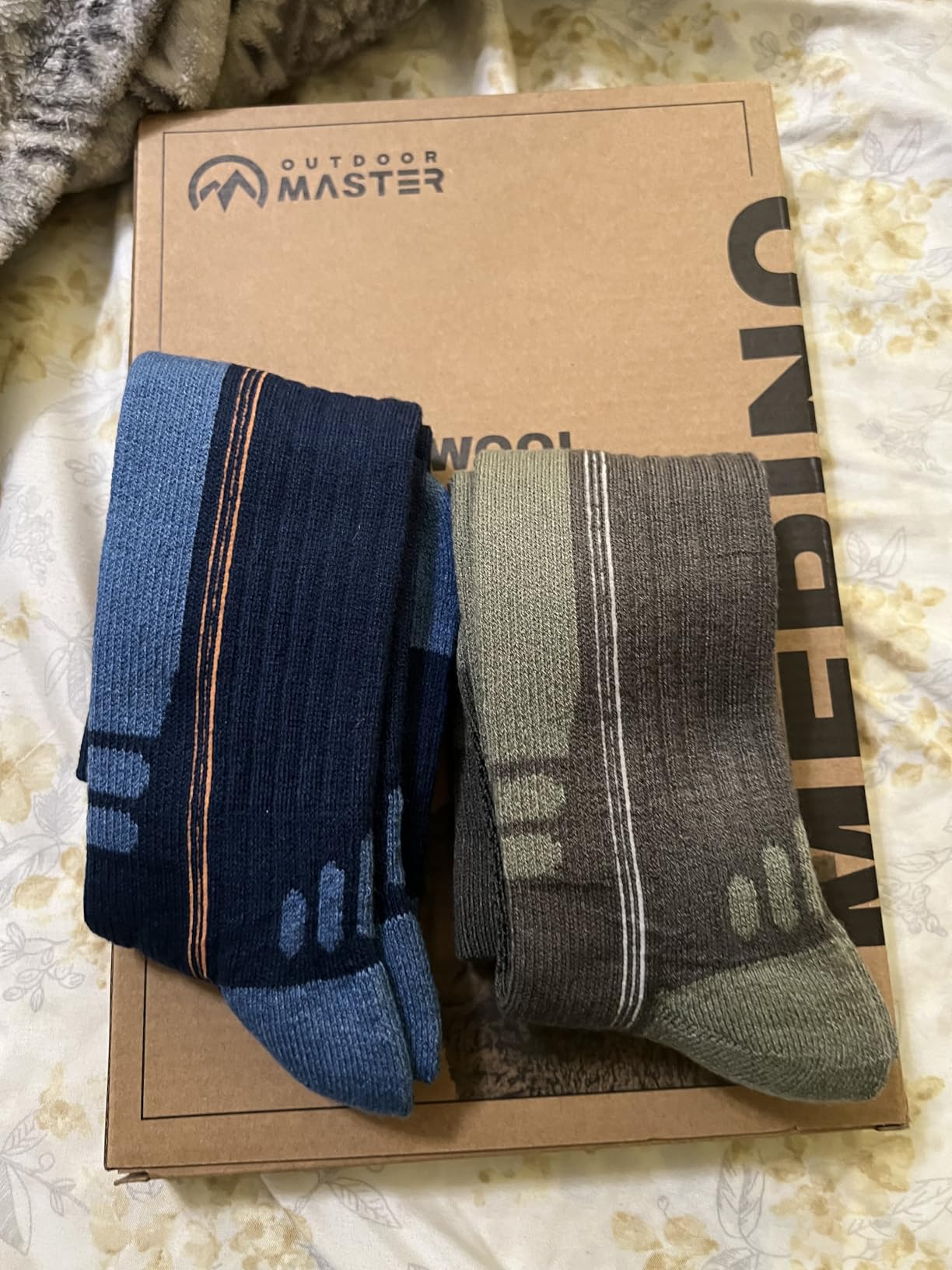 Thermolite Merino Wool Ski Socks, Compression Thermal Snowboarding Socks for Men & Women, Cold Weather customer photo 2