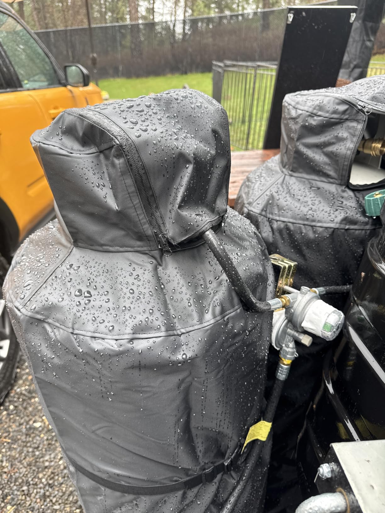 100 lb Propane Tank Cover Insulated 1200D Heavy-Duty Oxford Cloth Built-in Freeze-proof Blanket, Waterproof Dustproof, UV-resistant and Frost-Resistant Covers for Propane Tank Winter Protection, Black customer photo 1