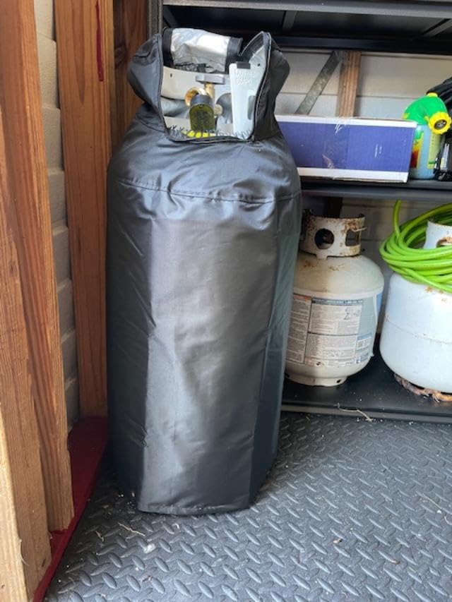 100 lb Propane Tank Cover Insulated 1200D Heavy-Duty Oxford Cloth Built-in Freeze-proof Blanket, Waterproof Dustproof, UV-resistant and Frost-Resistant Covers for Propane Tank Winter Protection, Black customer photo 2