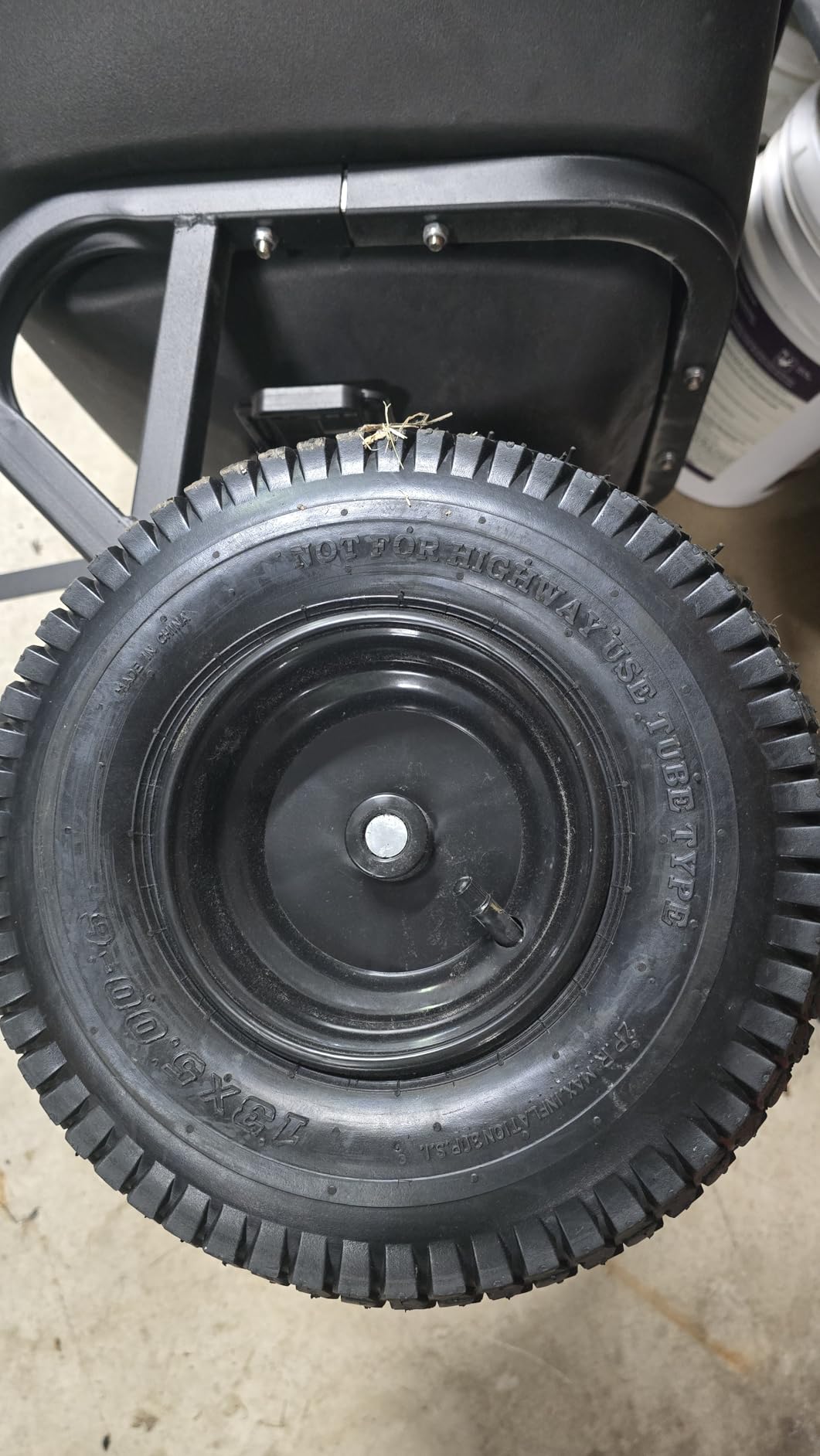 Tow Behind Broadcast Spreader, 200 LB Capacity, Fertilizer Spreader Holds up to 550 lbs with 13