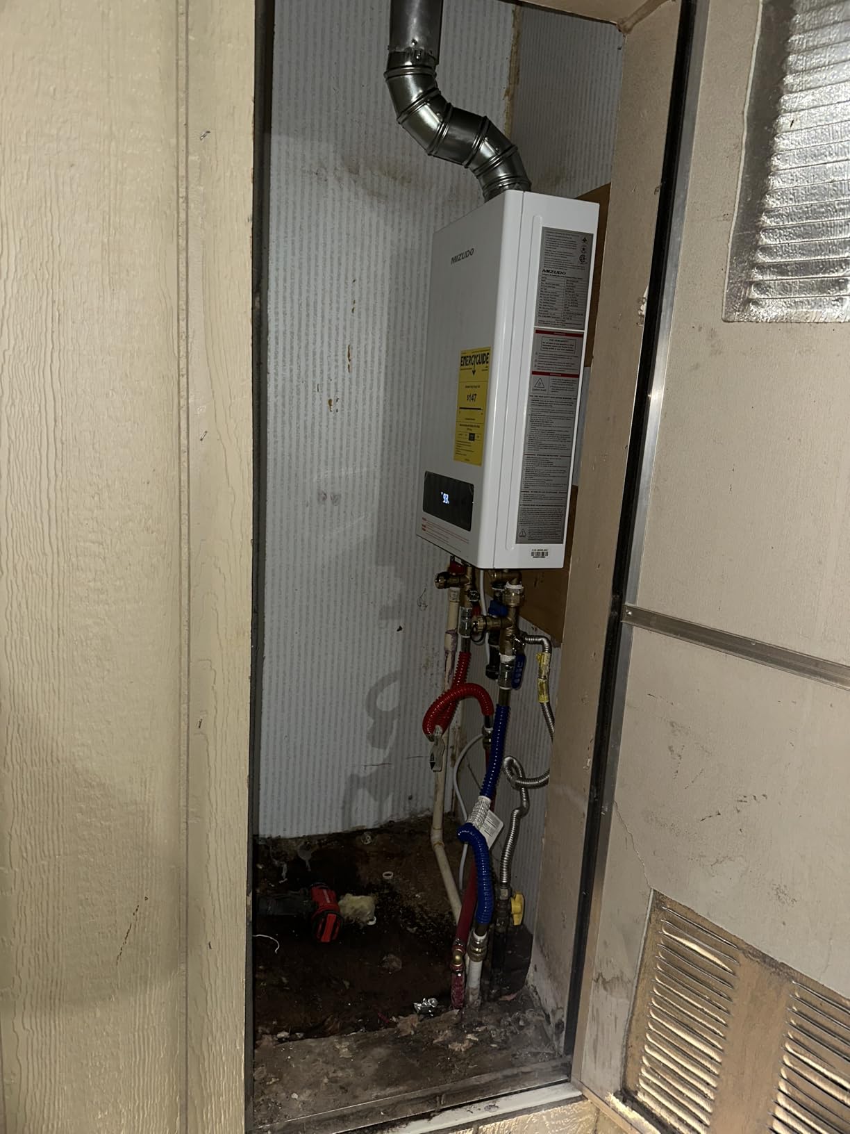 MIZUDO Tankless Water Heater Propane, 199,000 BTU, Indoor Installation, Max 10.3 GPM, WiFi&APP Control, CSA Certified Non Condensing, High Efficiency for Large Families Residential Whole House customer photo 1