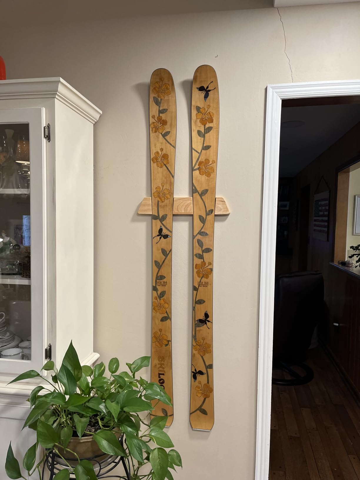 StoreYourBoard Horizontal Wood Ski Rack Wall Mount - Heavy Duty Ski Wall Mount Organizer, Space-Saving Ski Holders for Wall Display, Durable Skis Rack for Garage, Home or Cabin - Natural Wood (Medium) customer photo 1