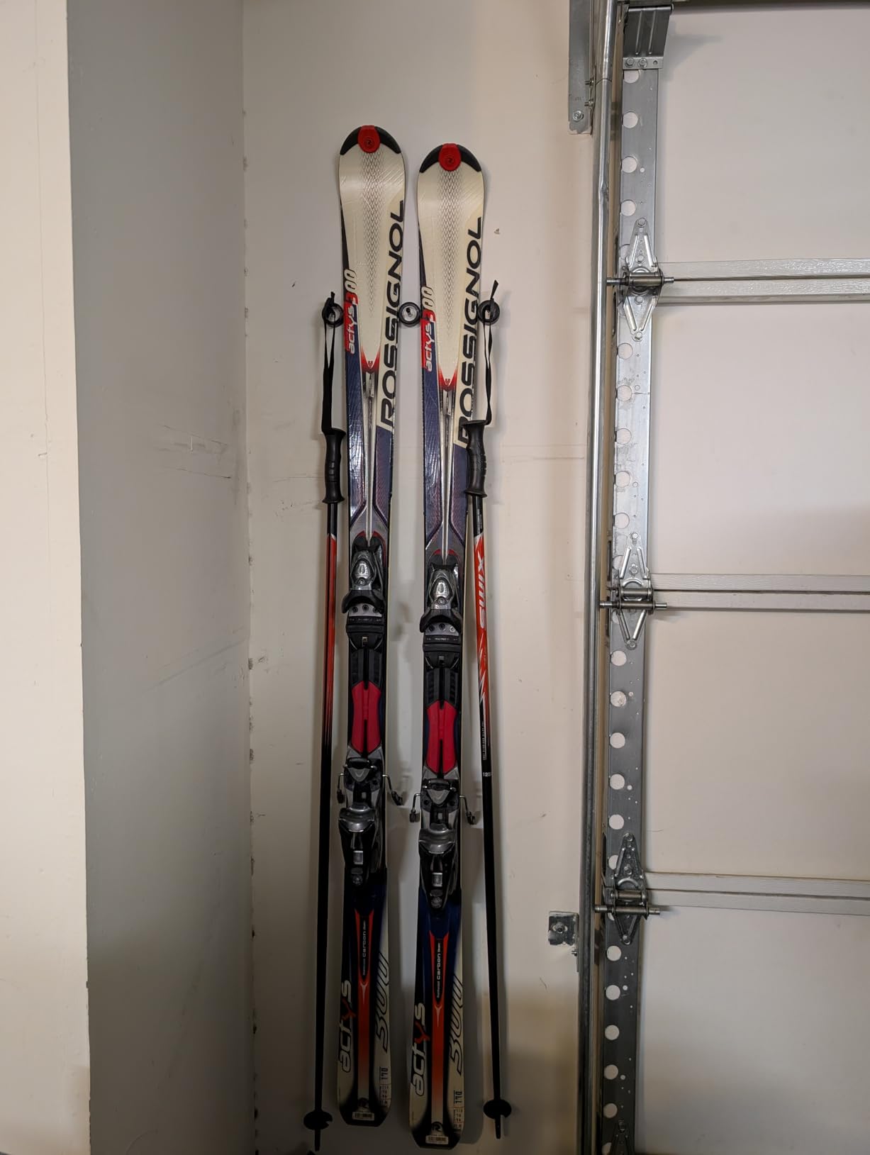 Arkorus Ski Wall Mount Hanger - Edge-Safe Skis Storage, Modern Floating Vertical Rack, Clip Hook Gravity Grip Holder to Securely Store, Hang & Display for Skiing, Gear Organizer customer photo 2