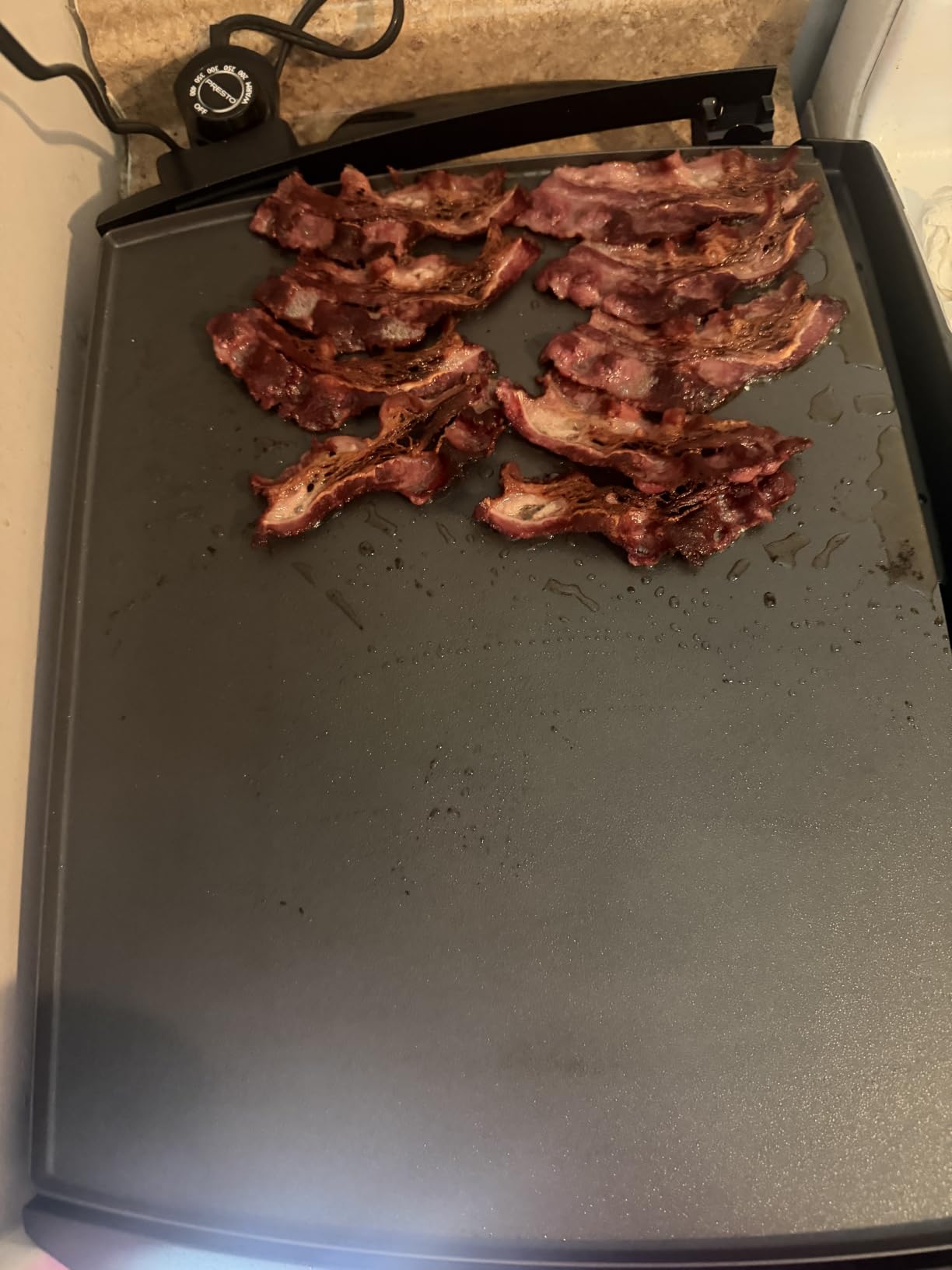 Presto 07046 Tilt 'n Drain Big Griddle Cool-Touch Electric Griddle customer photo 1