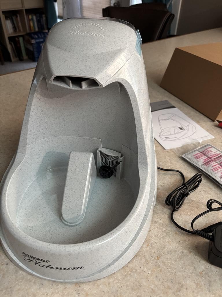 PetSafe Drinkwell Platinum Cat Water Fountain - Pet Fountain for All Pet Sizes, Encourages More Drinking, Includes Replaceable Carbon Filter, Indoor Use, Grey (168 oz/5L) customer photo 2
