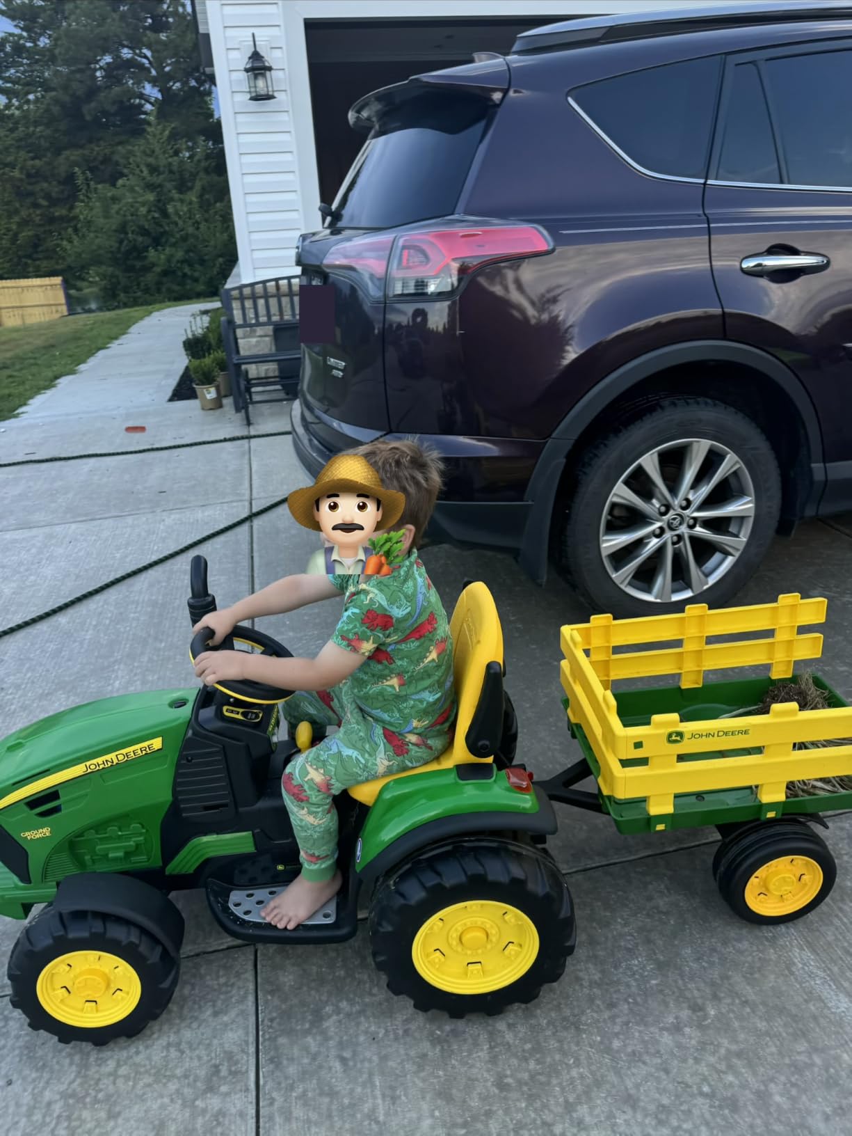 Peg Perego John Deere Ground Force Extra-Large 12 volt Ride-On Tractor with Trailer & FM Radio, Durable Design for Kids Ages 3-7 customer photo 2