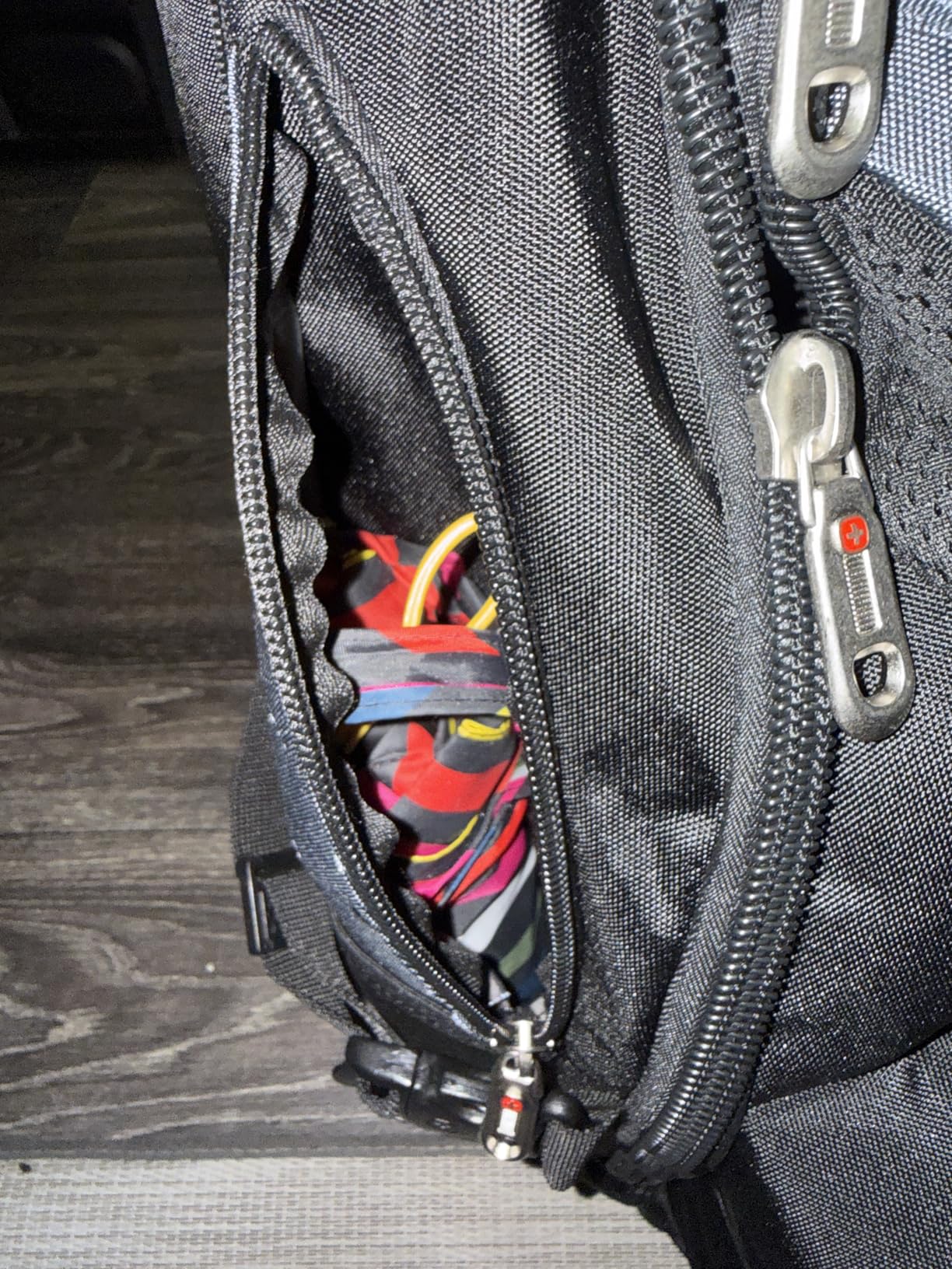 SWISSGEAR 1900 ScanSmart Laptop Backpack, Fits Most 17-Inch Laptops, TSA-Friendly Lay-Flat Design, RFID Protection, and Tablet Pocket, Black, 31L, 18.5-Inch customer photo 2