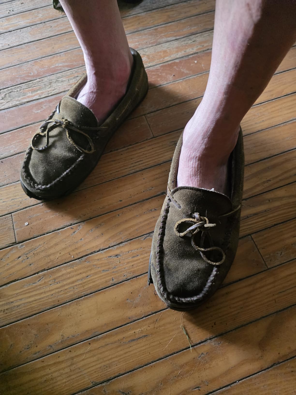 Minnetonka Men's Pile Lined Hardsole Slipper customer photo 1