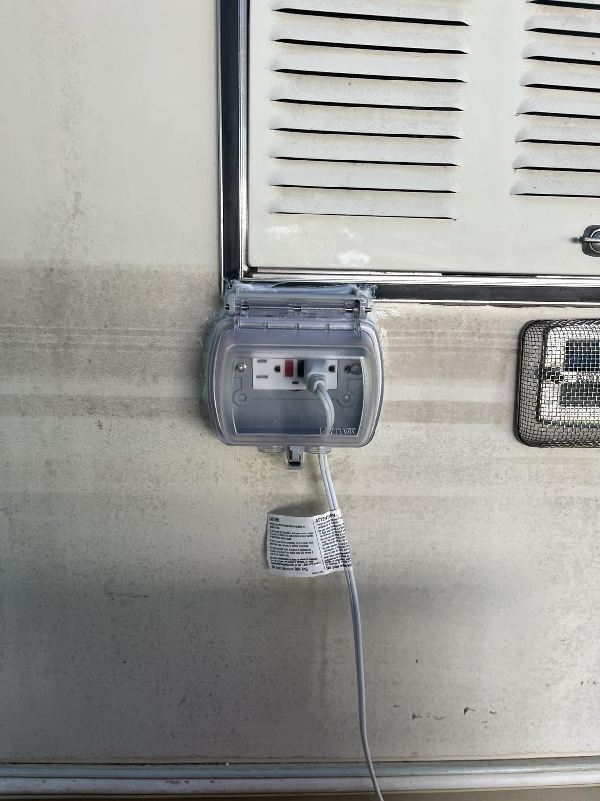 Leviton Weatherproof Outlet Box, Extra Duty 1-Gang While-In-Use Cover Includes Inserts for Single, Duplex and Decora/GFCI Receptacles, Vertical Mount, Plastic Enclosure, 5980-UCL, Clear customer photo 1