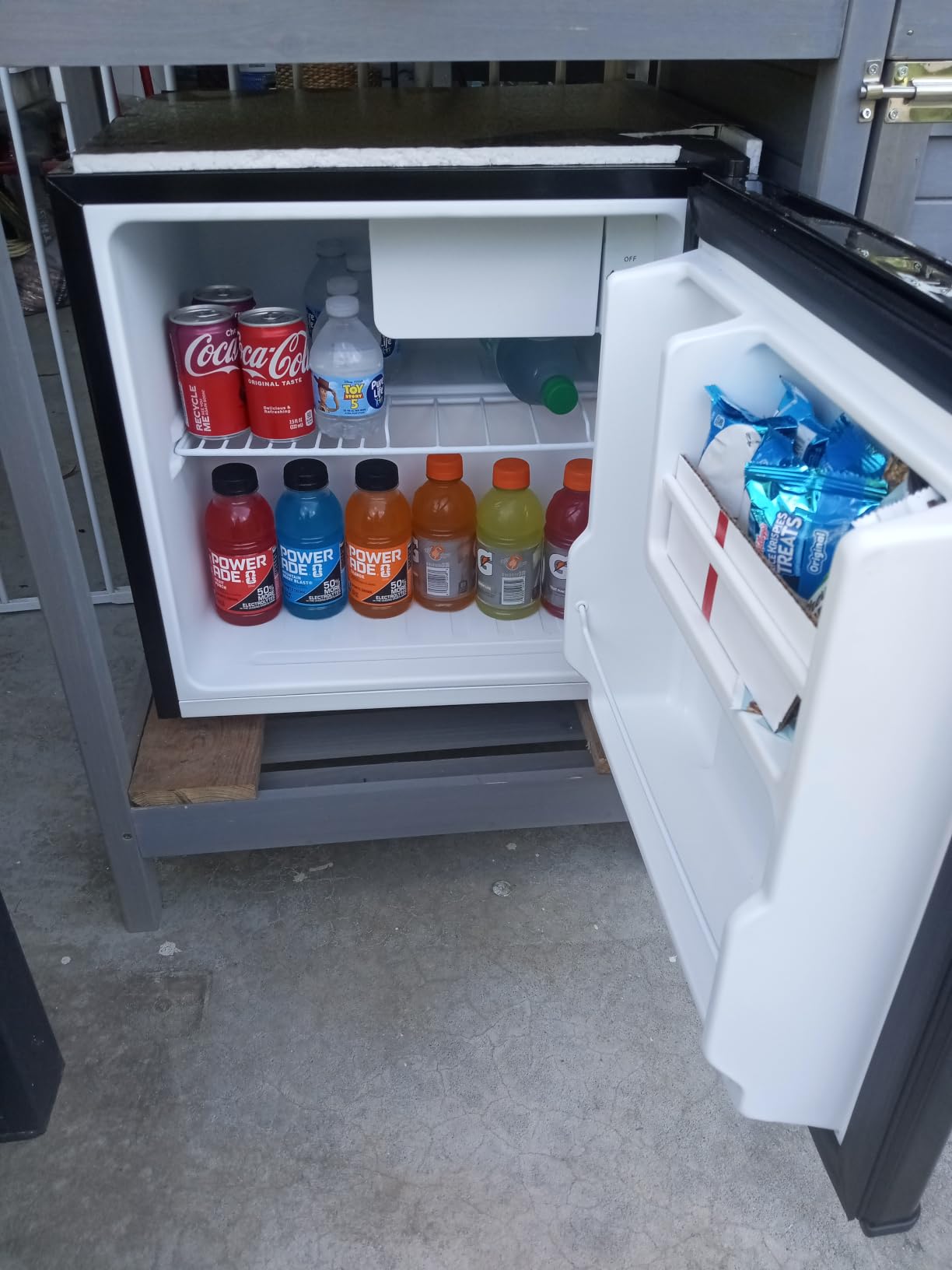 Midea WHS-65LB1 Mini Fridge, 1.6 Cu.ft Energy Star Certified Mini Refrigerator, Adjustable Thermostat, Reversible Door, Low Noise for Dorm, Office, Bedroom, Black customer photo 2