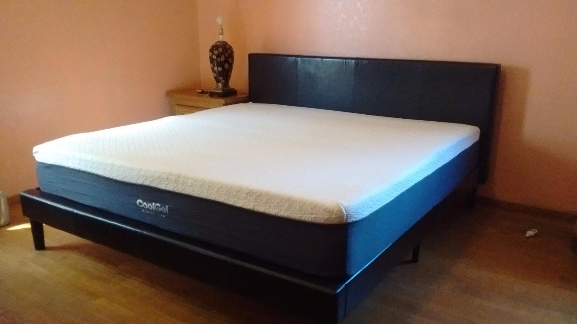 COOL GEL 12 Inch Queen Mattress, Cooling Gel Memory Foam Mattress in a Box, Medium Firm Support, Pressure Relief, Fiberglass Free, CertiPUR-US Certified customer photo 2
