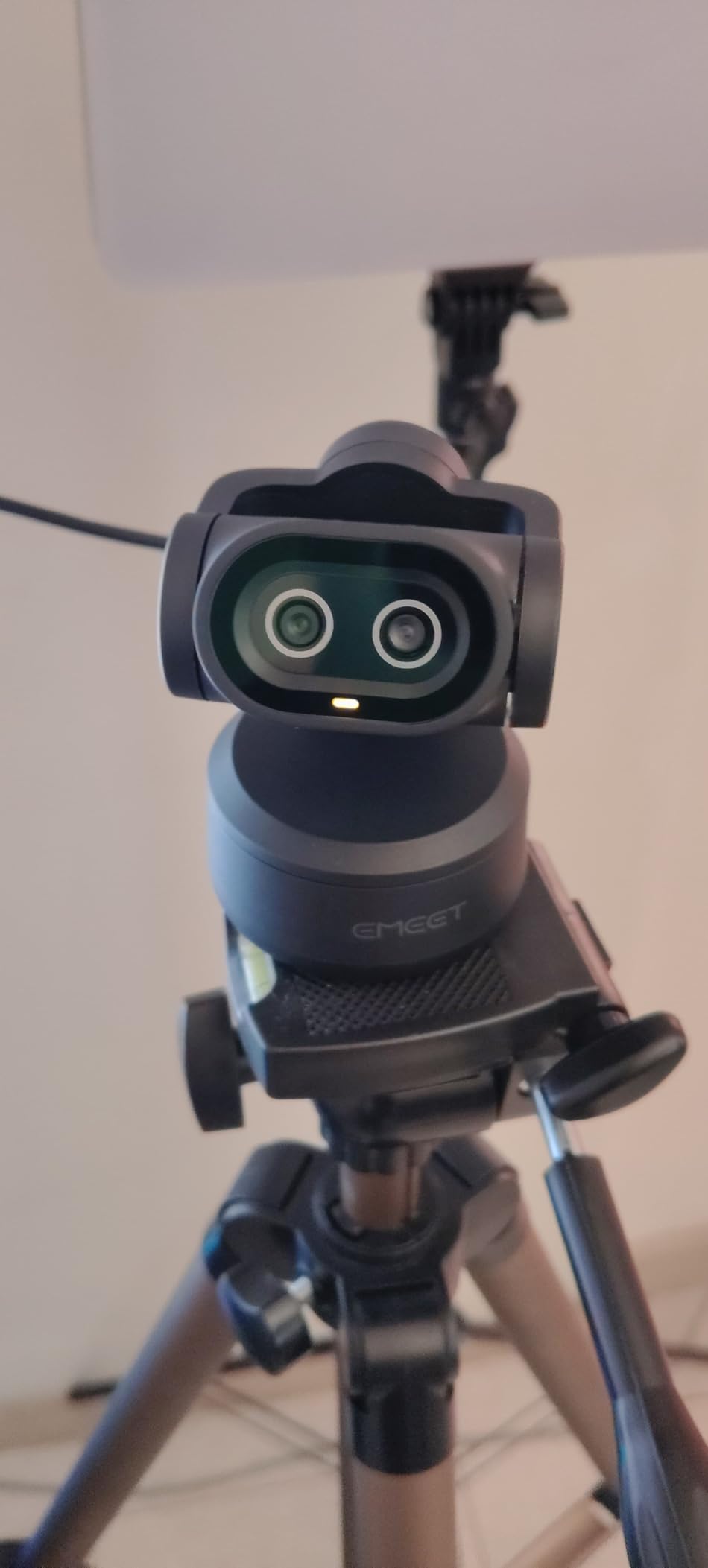 EMEET PIXY Dual-Camera AI-Powered PTZ Camera 4K, AI Tracking, PDAF&AI Autofocus 0.2s, 1/2.55'' Sony Sensor, 3 Mics, Presets, Gesture Control, 4K Webcam for Streaming and OBS/Twitch/Switch 2 Compatible customer photo 2