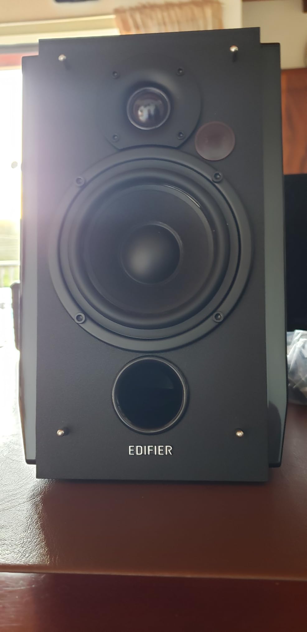 Edifier R1850DB Active Bookshelf Speakers with Bluetooth and Optical Input - 2.0 Studio Monitor Speaker - Built-in Amplifier with Subwoofer Line Out customer photo 1