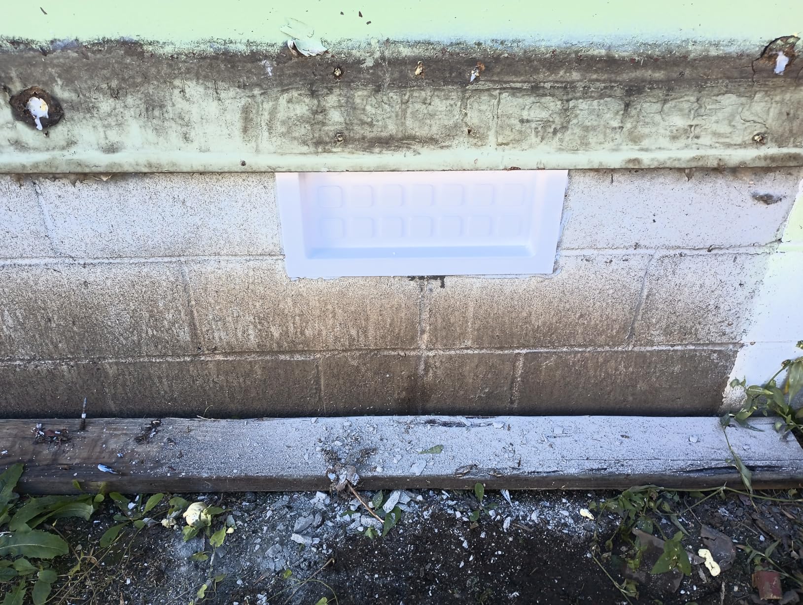 Crawl Space Recessed Foundation Vent Cover - Fits 8