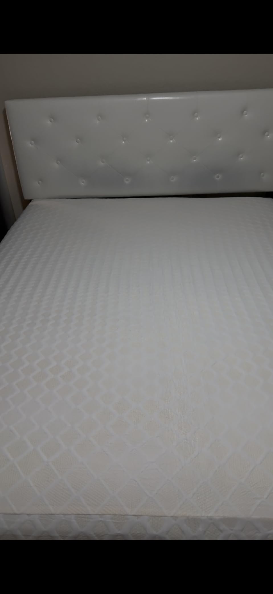 Signature Design by Ashley 12 Inch Memory Foam Queen Mattress in a Box, Stretch Knit Cover, CertiPUR-US Foam, Motion Isolation, Chime Series customer photo 1