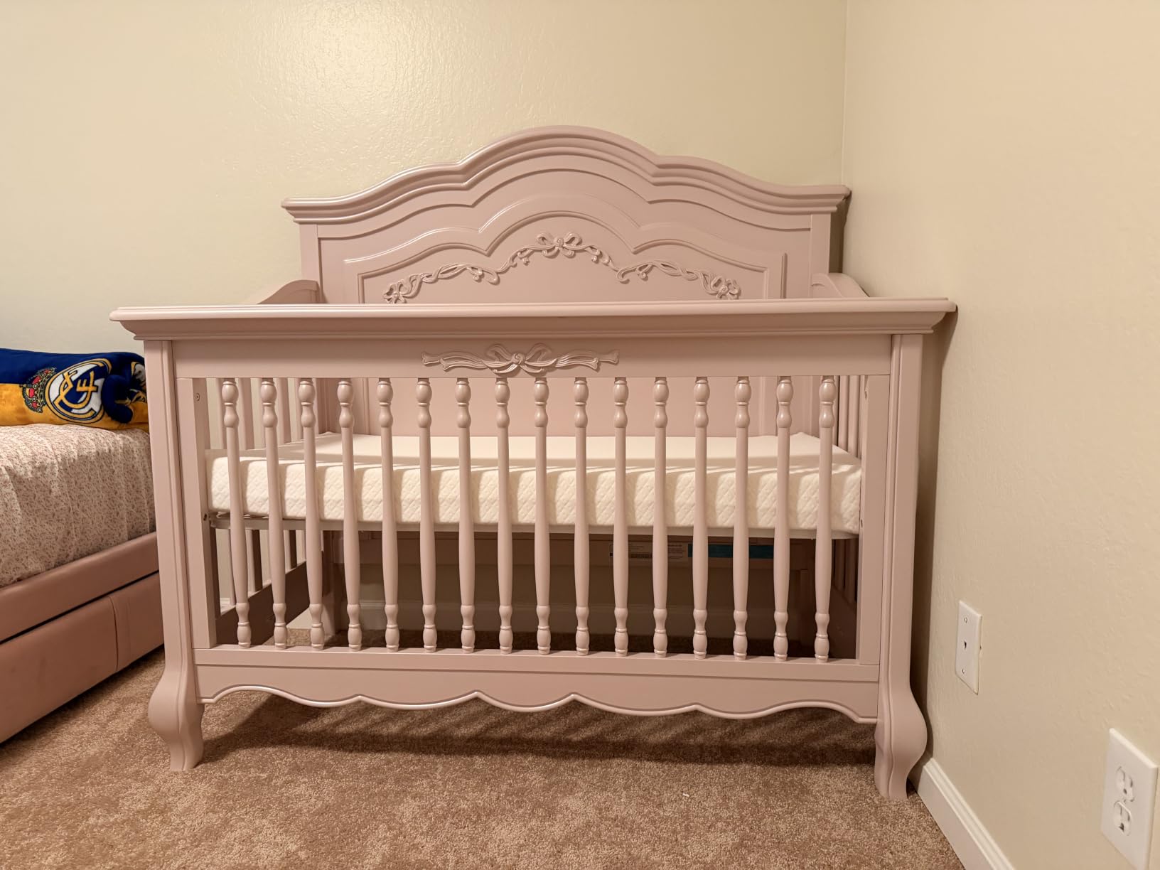 Evolur Aurora 5-in-1 Convertible Full Size Baby Crib, Frost White | Wooden Nursery, 3-Position Mattress Support, Converts to Toddler, Day and Full Size Bed, Queen Anne Feet, BSA Verified customer photo 1