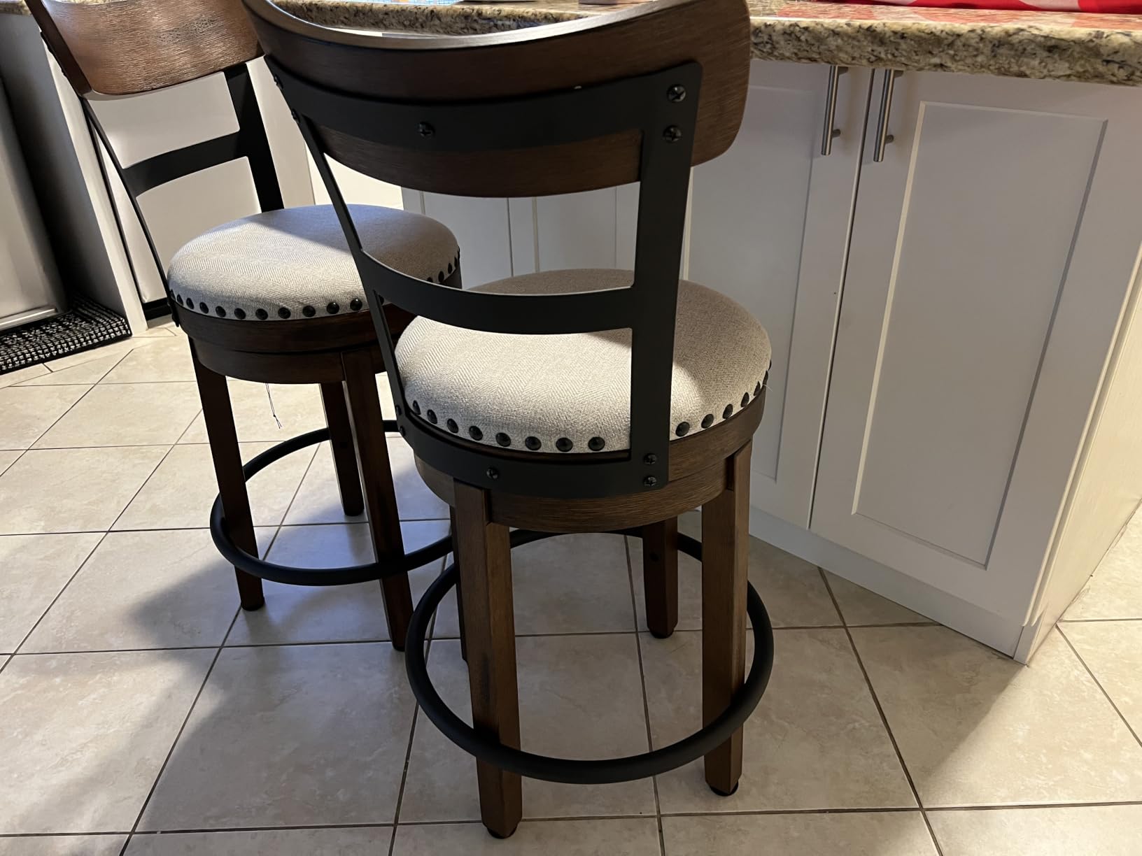 Signature Design by Ashley Valebeck Swivel Barstool With Back, Rustic-Industrial Wood and Metal, 360-Degree Swivel Counter Height Stool for Kitchen Island Seating, Linen Color customer photo 1