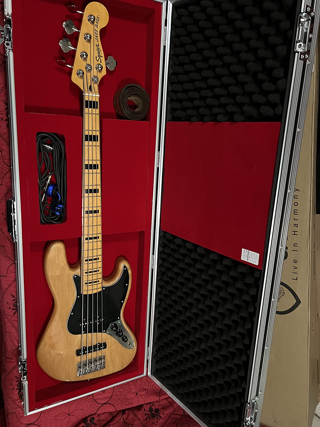 Squier Classic Vibe 70s 5-String Jazz Bass Guitar, Natural, Maple Fingerboard customer photo 1