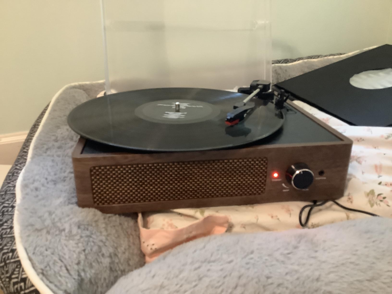 Vinyl Record Player Turntable with Built-in Bluetooth Receiver & 2 Stereo Speakers, 3 Speed 3 Size Portable Retro Record Player for Entertainment and Home Decoration customer photo 2