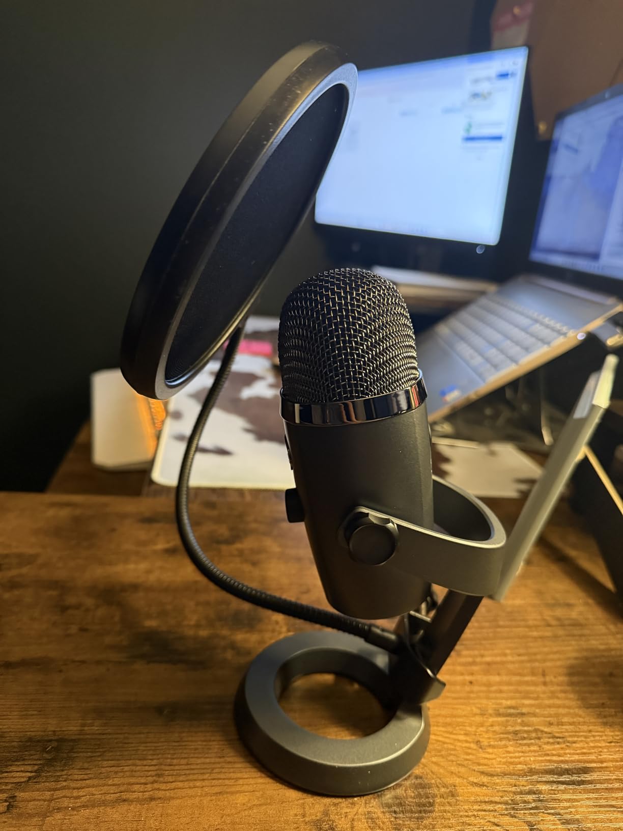 Logitech for Creators Blue Yeti Nano USB Microphone for Gaming, Streaming, Podcasting, Twitch, YouTube, Discord, Recording for PC and Mac customer photo 2